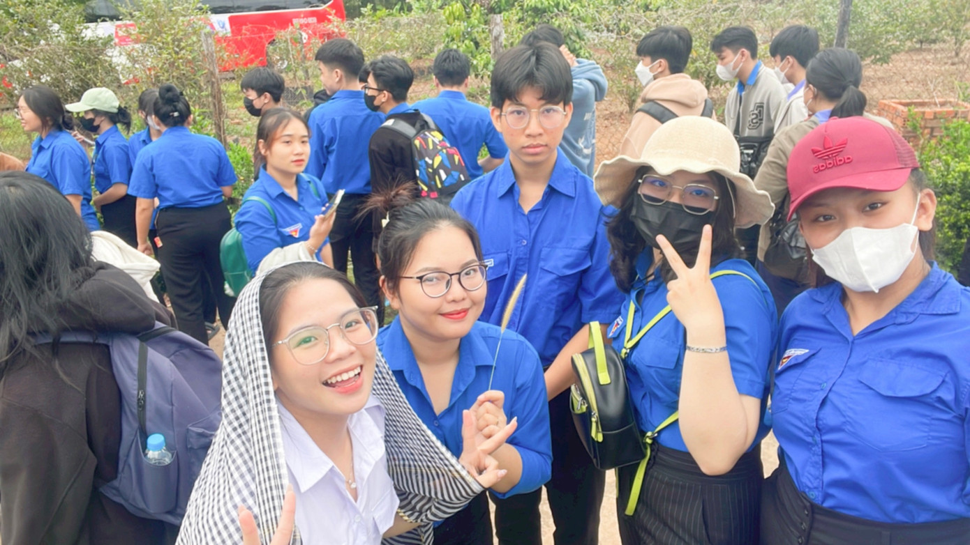 Cẩm Vân tích cực tham gia các hoạt động tình nguyện.