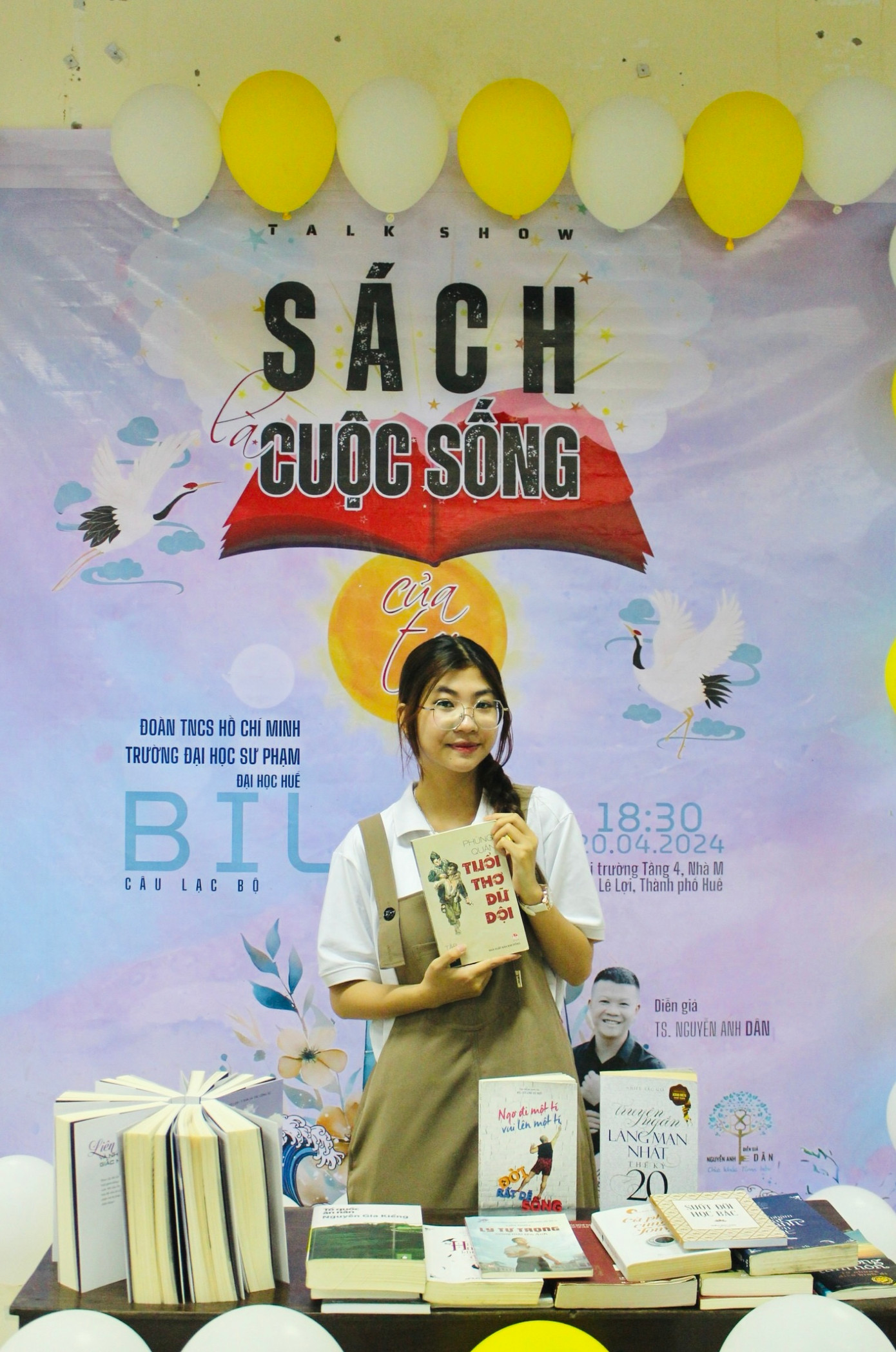 Với tình yêu sách, Uyên Nhi sẽ tham gia hoạt động review sách trực tuyến trong những ngày nghỉ lễ.