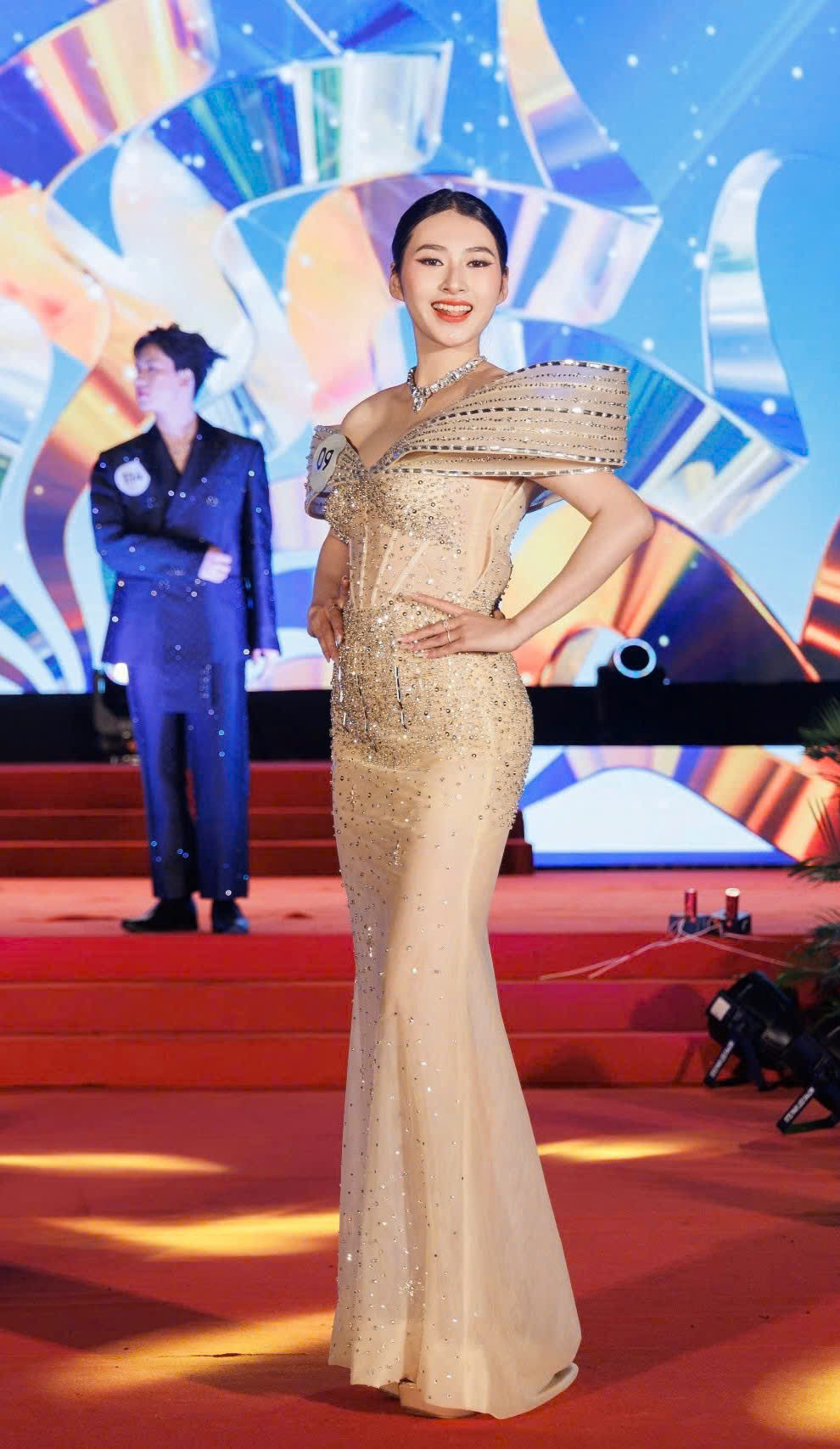 Ngô Thị Trâm Anh chính thức đăng quang Hoa khôi của cuộc thi Sinh viên Thanh lịch 2024.