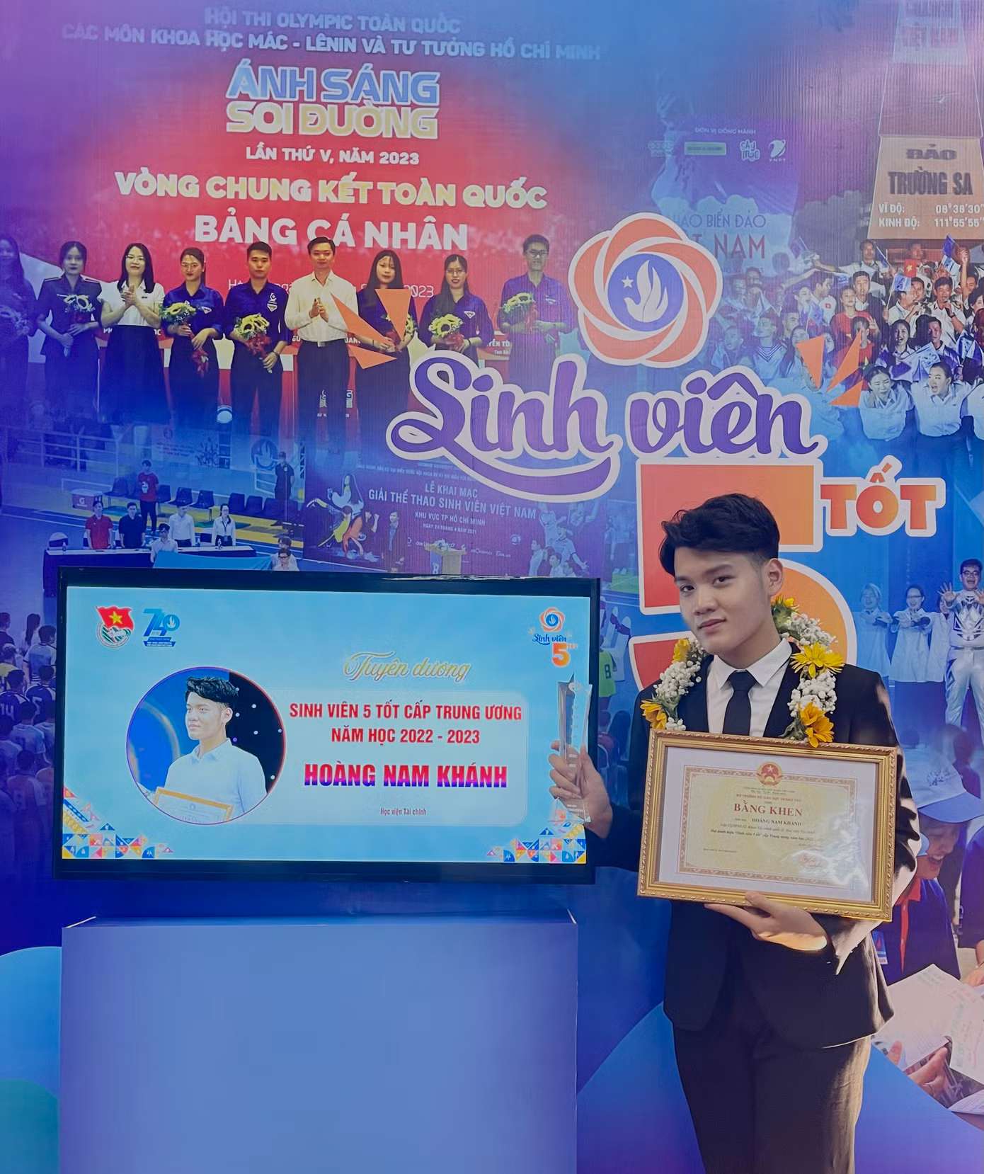 Hoàng Nam Khánh nhận Danh hiệu Sinh viên 5 Tốt cấp Trung ương năm học 2022 - 2023. Hoàng Nam Khánh nhận Danh hiệu Sinh viên 5 Tốt cấp Trung ương năm học 2022 - 2023.