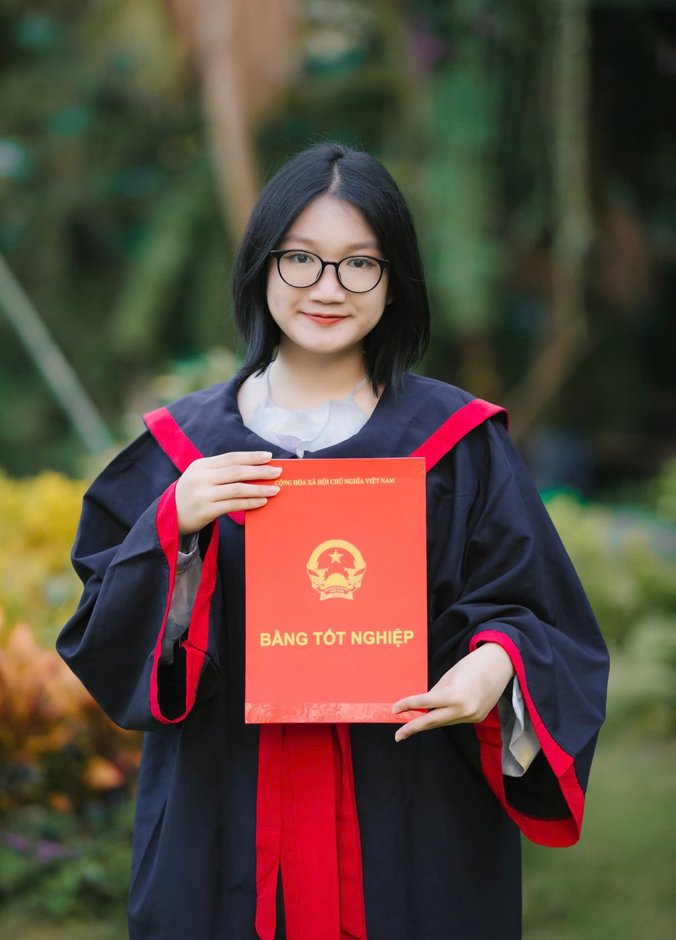 Nguyễn Lê An Châu (18 tuổi), học sinh trường THPT chuyên Khoa học Tự nhiên đạt 8.0 IELTS.