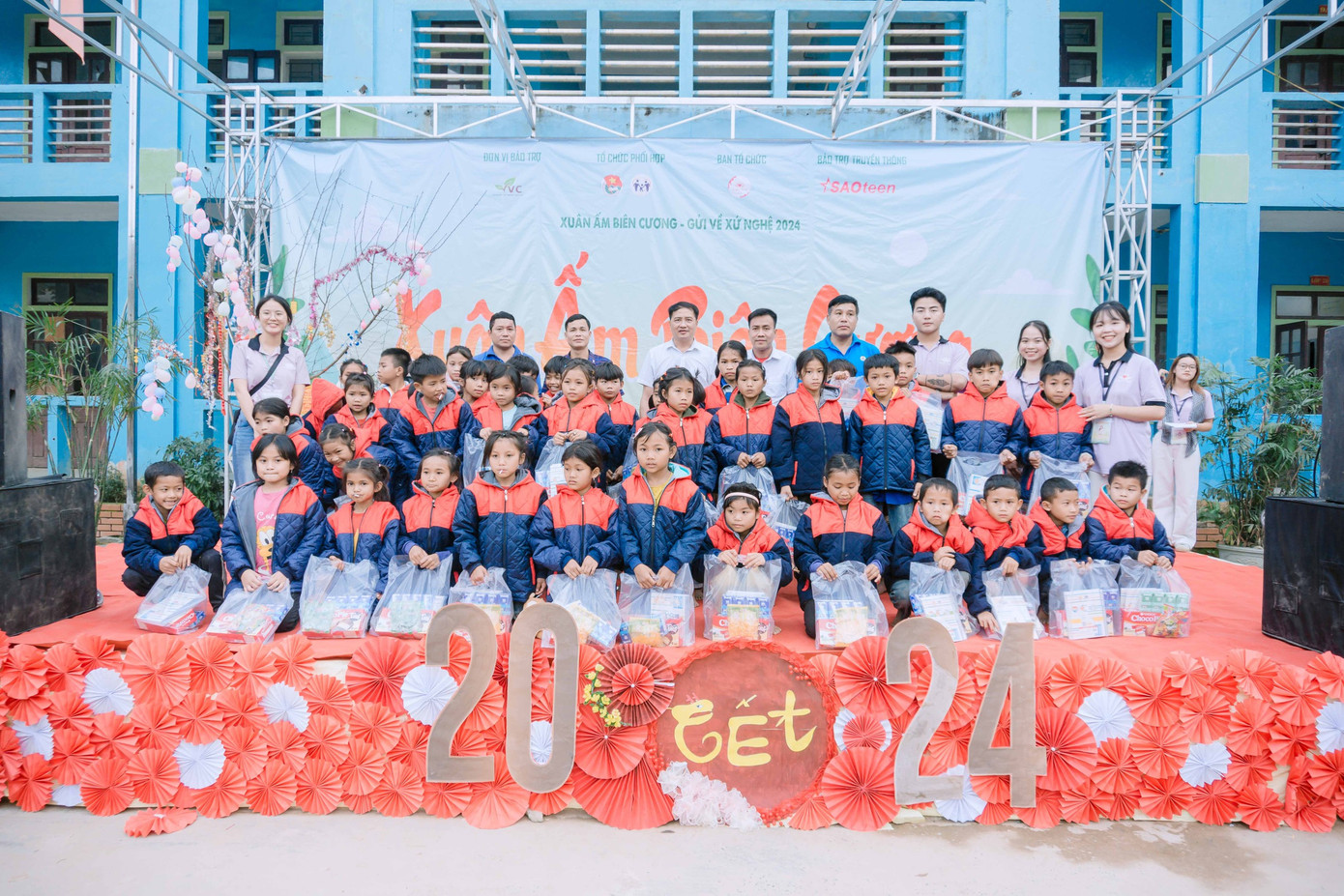 “Xuân Ấm Biên Cương 2024”, dự án mới của các bạn trẻ thuộc tổ chức thiện nguyện “Nhà Sen”. “Xuân Ấm Biên Cương 2024”, dự án mới của các bạn trẻ thuộc tổ chức thiện nguyện “Nhà Sen”.