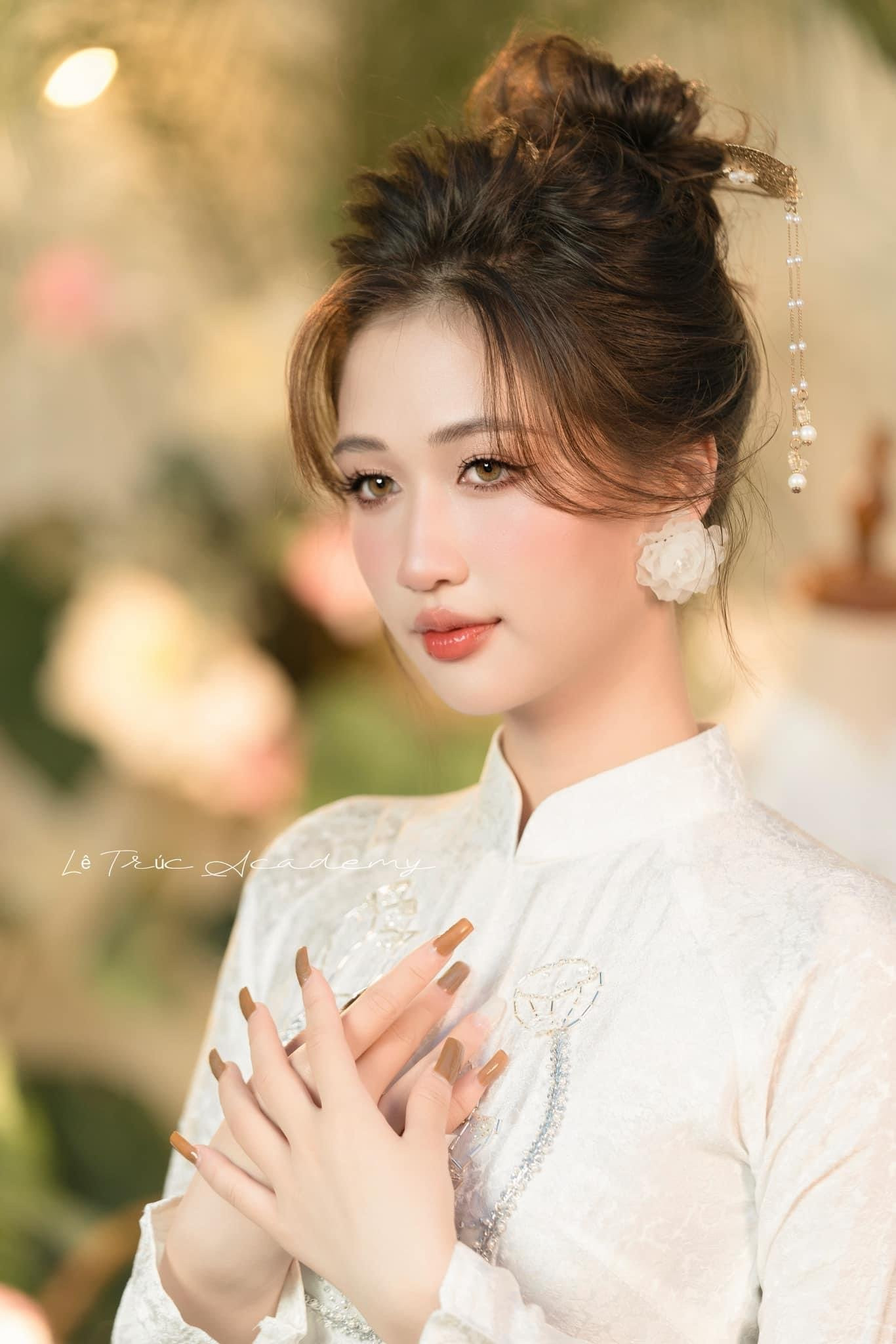 Theo cô bạn, nghề mẫu ảnh là công việc có thiên hướng nghệ thuật. Theo cô bạn, nghề mẫu ảnh là công việc có thiên hướng nghệ thuật.