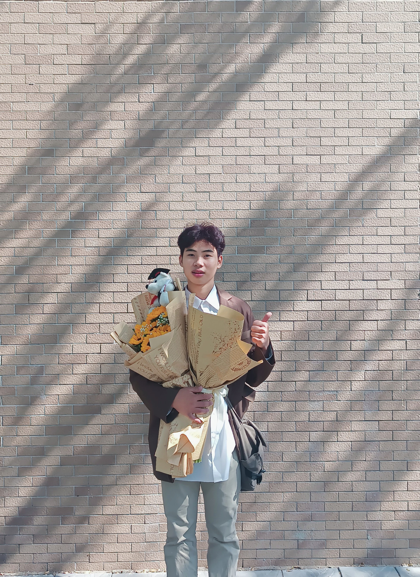 Nguyễn Dương Tuấn Khanh hiện đang là sinh viên năm cuối khoa Việt Nam học, Trường Đại học Sư phạm Hà Nội.