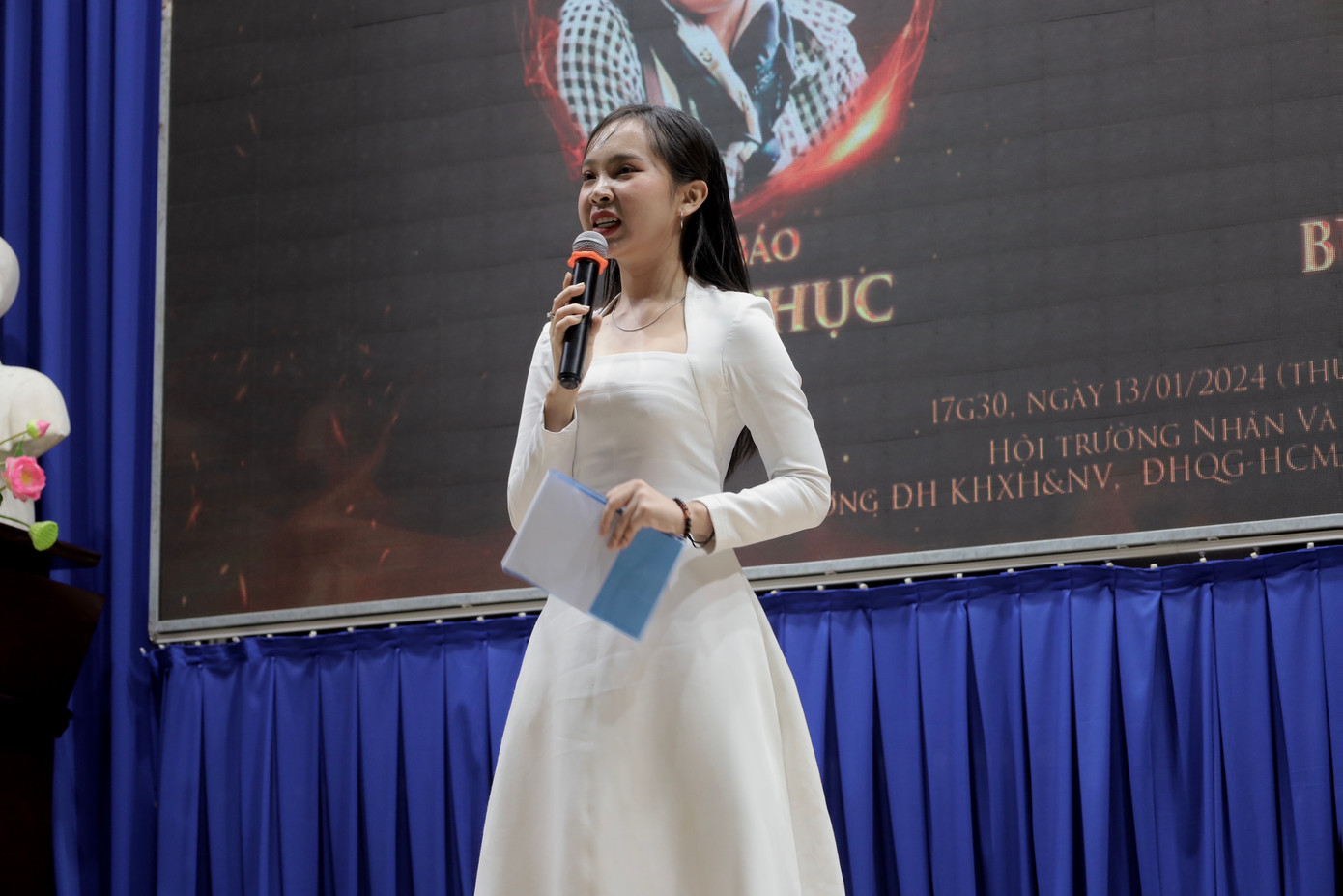 Nữ sinh đã không ngừng rèn luyện để tự tin tỏa sáng trên sân khấu.