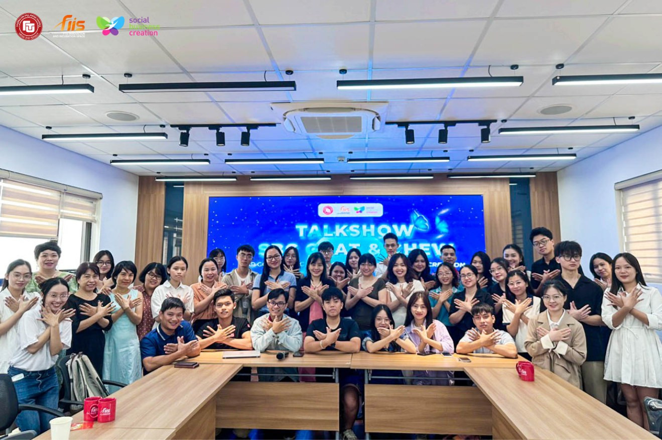 Trang Nhung tham gia talkshow SBC Chat&Chew cùng Giám đốc SBC toàn cầu. Trang Nhung tham gia talkshow SBC Chat&Chew cùng Giám đốc SBC toàn cầu.