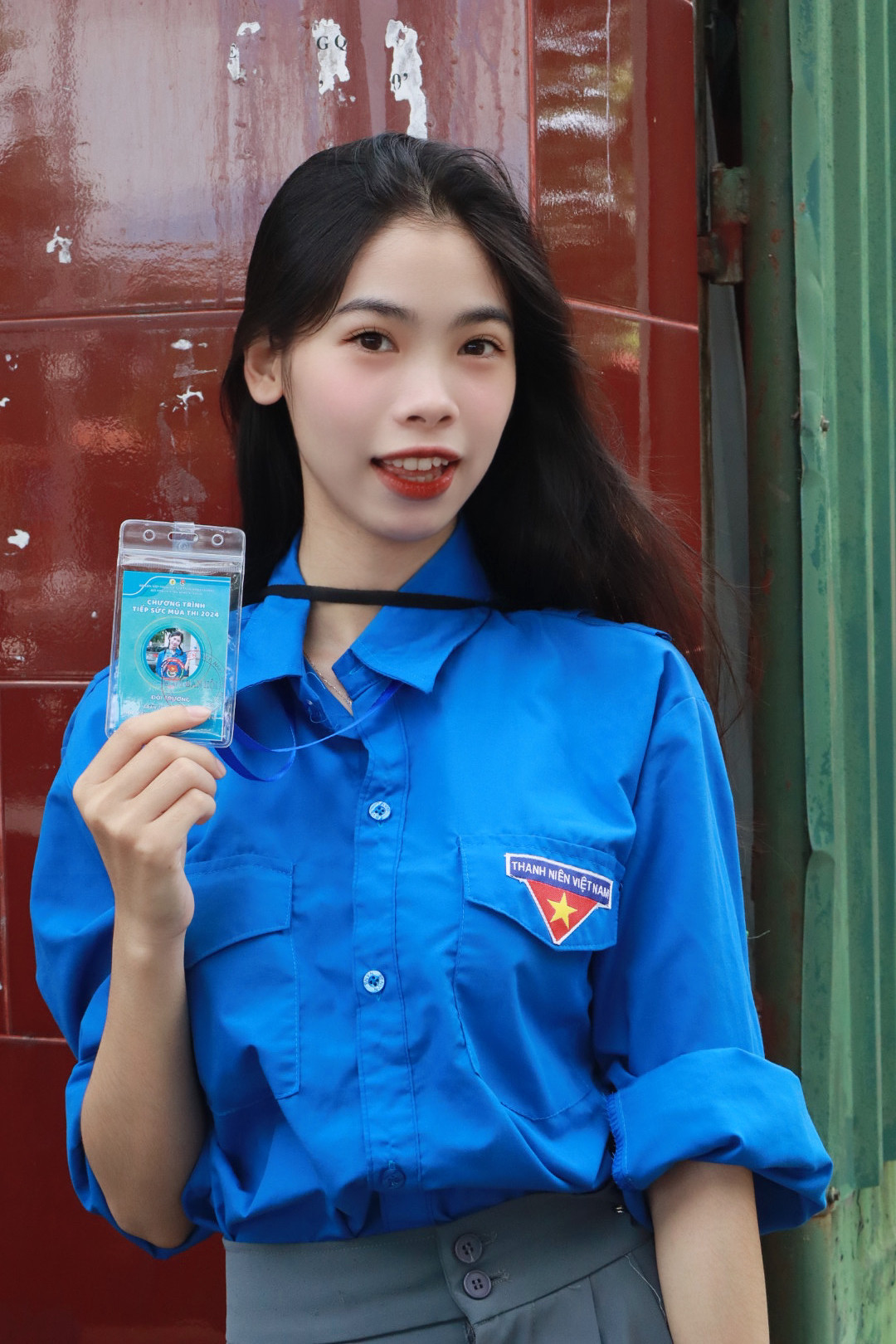 Kiều Trang yêu màu áo xanh của Đoàn, yêu sức trẻ nhiệt huyết nên luôn cố gắng sống và cháy hết mình trong những năm tháng thanh xuân. Kiều Trang yêu màu áo xanh của Đoàn, yêu sức trẻ nhiệt huyết nên luôn cố gắng sống và cháy hết mình trong những năm tháng thanh xuân.