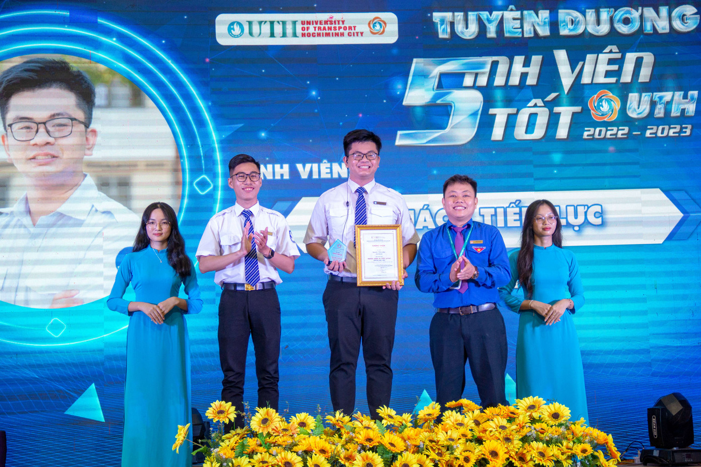 Đạt danh hiệu Sinh viên 5 Tốt cấp Trường năm học 2022 – 2023.