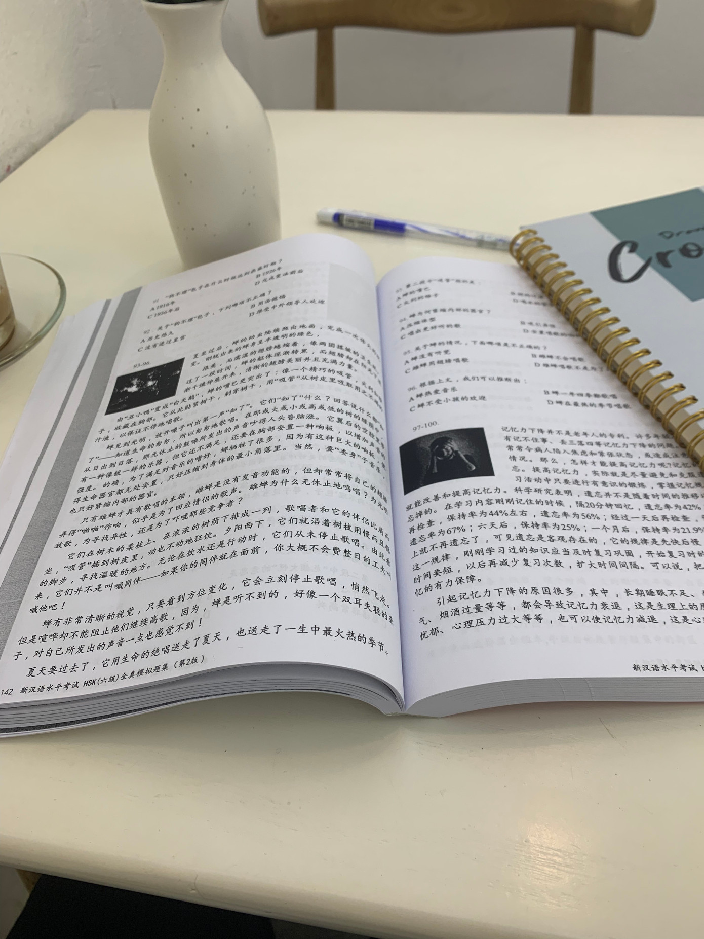 Đức Biên tự học tiếng Trung sau lúc tan làm.