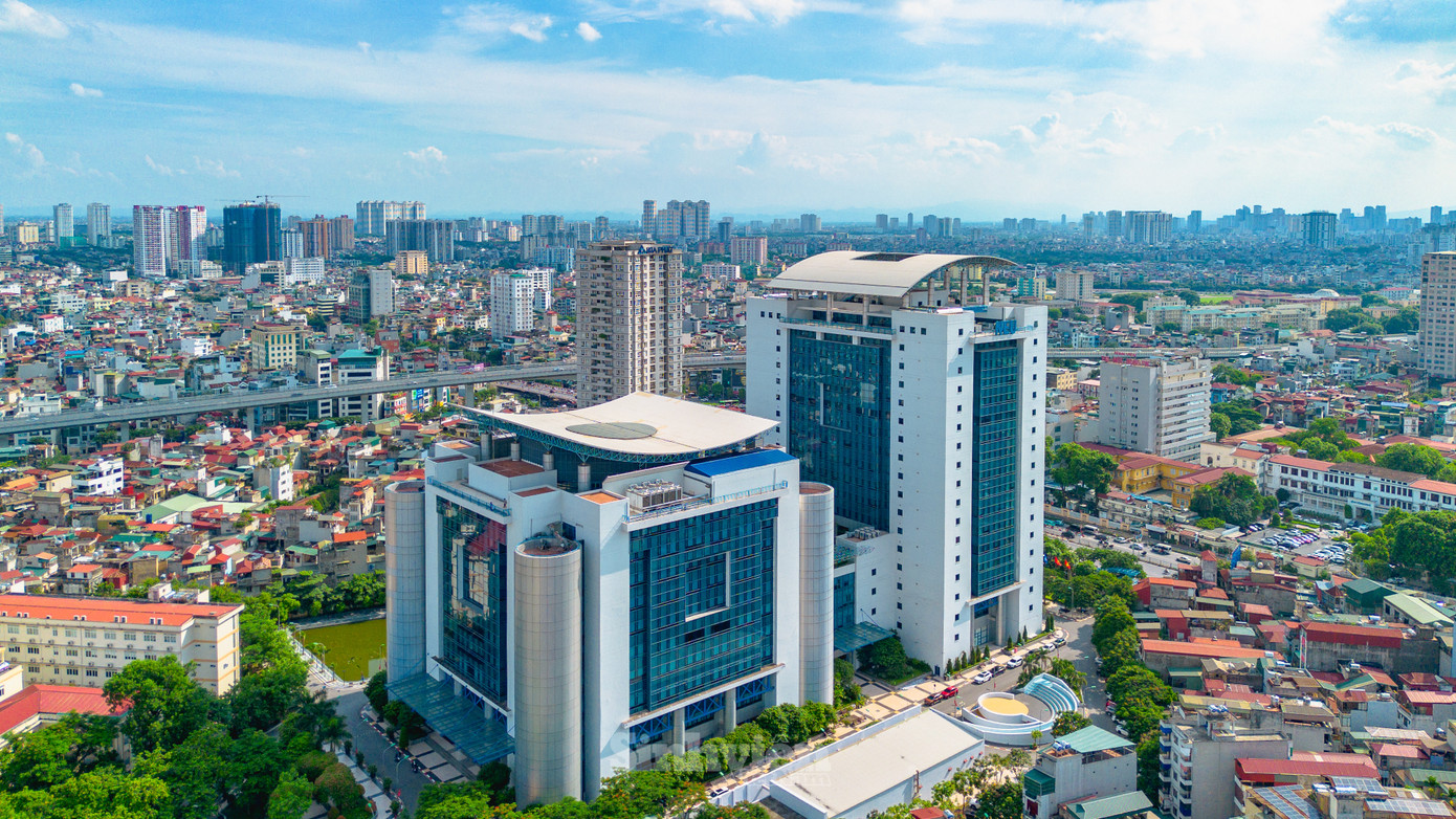 "Công trình thế kỷ" - biểu tượng của Trường Đại học Kinh tế Quốc dân.