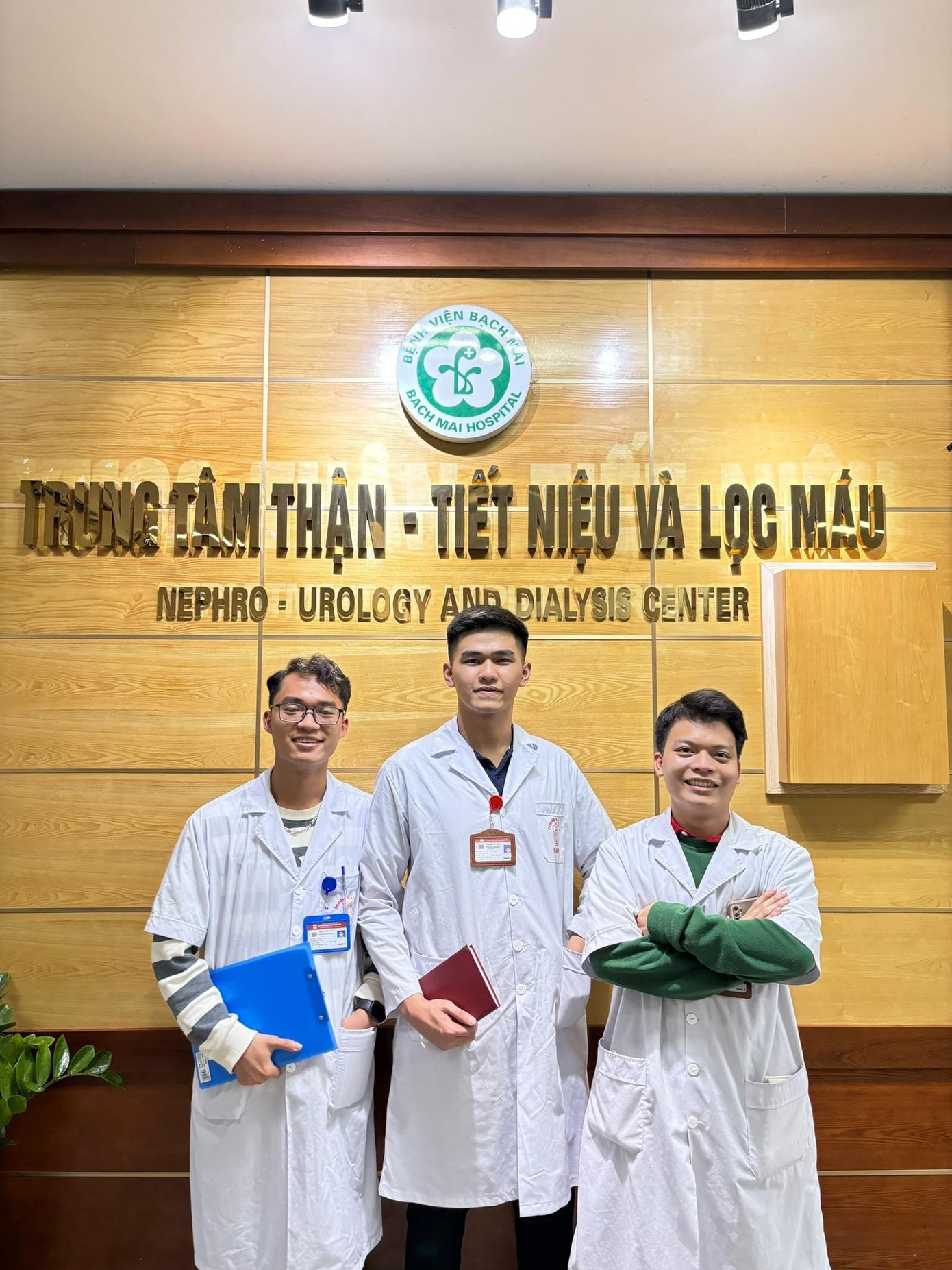 Không ngừng nỗ lực học tập và nghiên cứu để trở thành Bác sĩ có đóng góp tích cực cho xã hội. Không ngừng nỗ lực học tập và nghiên cứu để trở thành Bác sĩ có đóng góp tích cực cho xã hội.