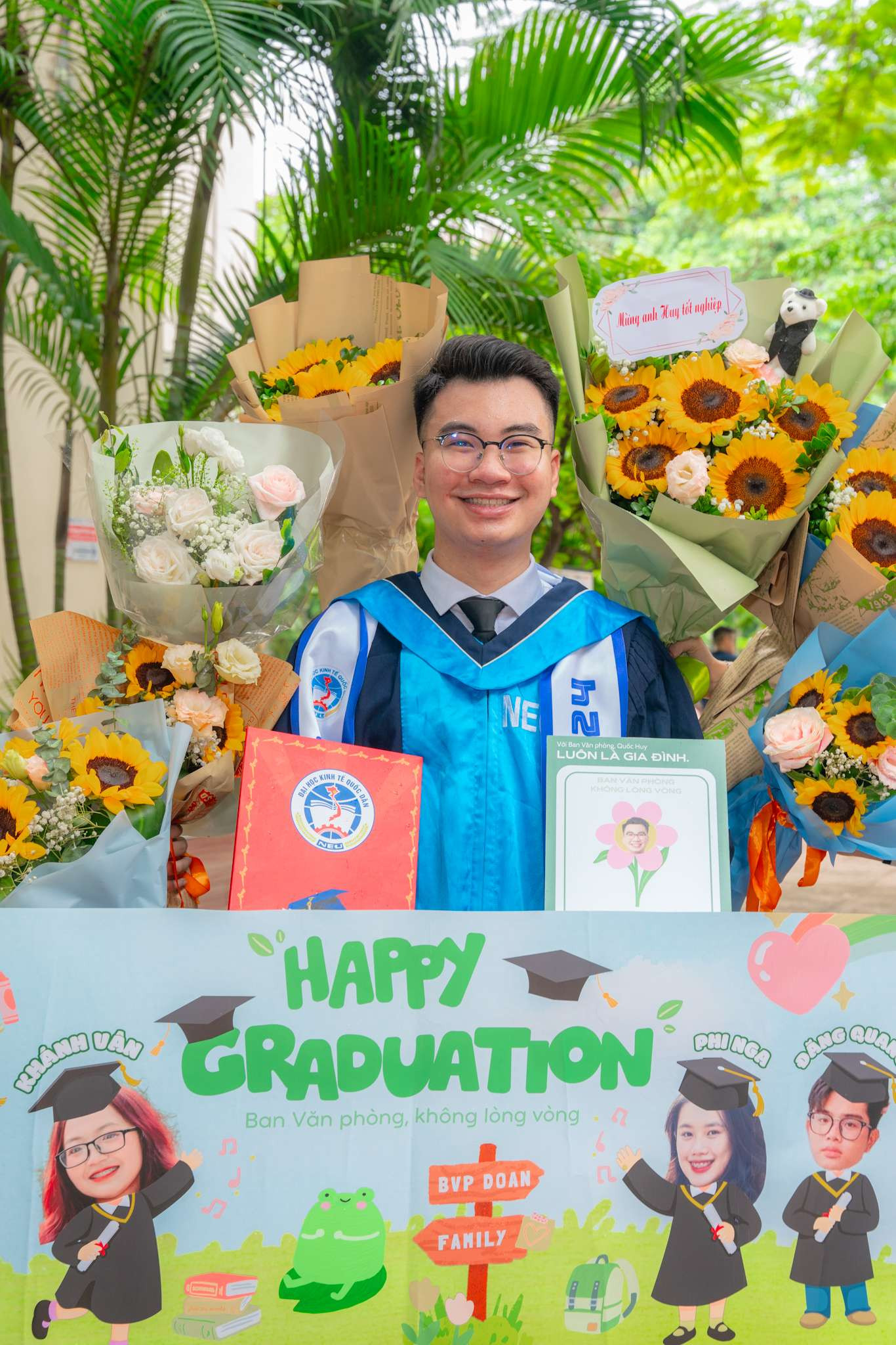 Tốt nghiệp loại xuất sắc của Trường Đại học Kinh tế Quốc dân. Tốt nghiệp loại xuất sắc của Trường Đại học Kinh tế Quốc dân.