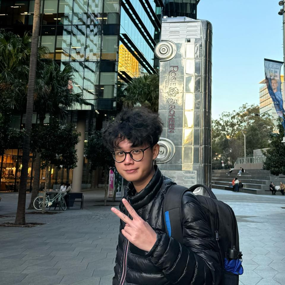 Đến năm thứ 3 đại học (tại trường UTS ở Úc), Thịnh may mắn được các giáo sư ở trường chọn tham gia cuộc thi Warman Competition.