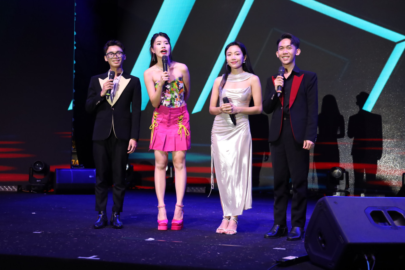 Khánh dẫn chương trình tại Đà Nẵng với sự xuất hiện của nữ rapper, ca sĩ Pháo. Khánh dẫn chương trình tại Đà Nẵng với sự xuất hiện của nữ rapper, ca sĩ Pháo.