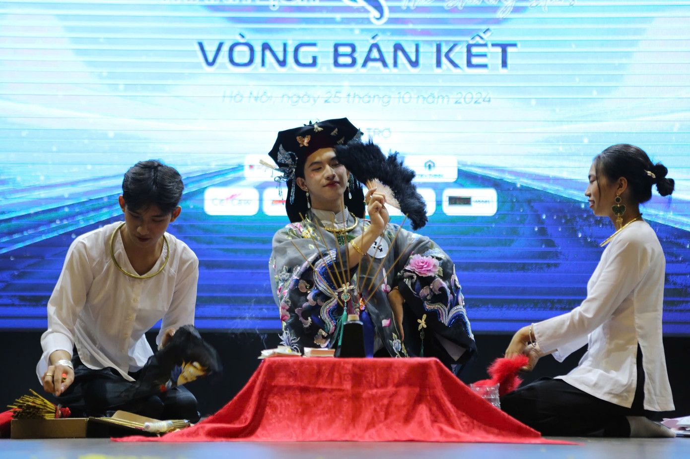 Thành công đó không chỉ minh chứng cho sức lan tỏa mạnh mẽ của văn hóa hầu đồng mà còn là niềm tự hào lớn đối với Sơn, giúp Sơn thêm vững tin trên hành trình giữ gìn và phát huy giá trị văn hóa truyền thống.