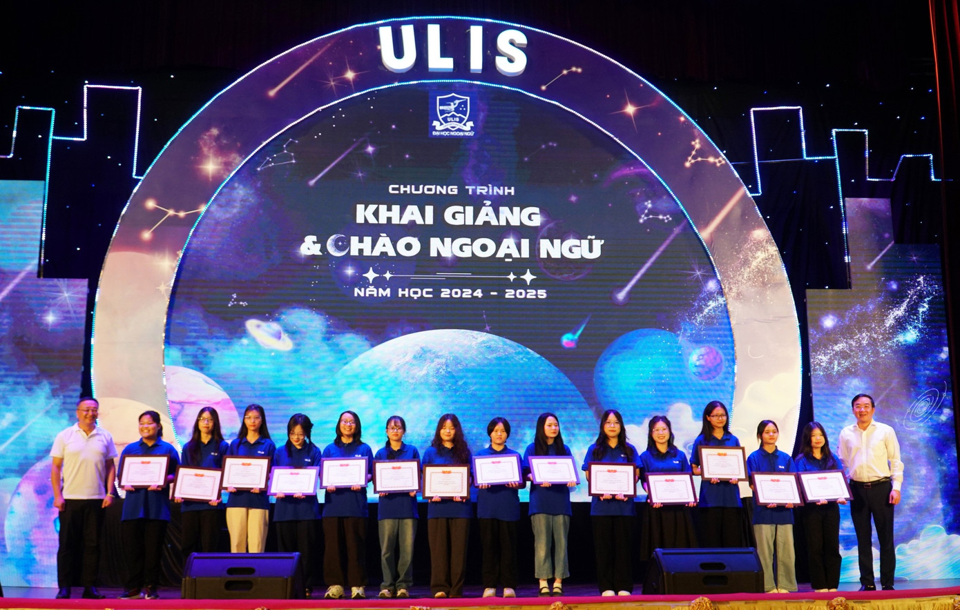 Tân thủ khoa các ngành được tuyên dương nhân dịp chương trình “Khai giảng & Chào Ngoại Ngữ” năm học 2024-2025. Tân thủ khoa các ngành được tuyên dương nhân dịp chương trình “Khai giảng & Chào Ngoại Ngữ” năm học 2024-2025.