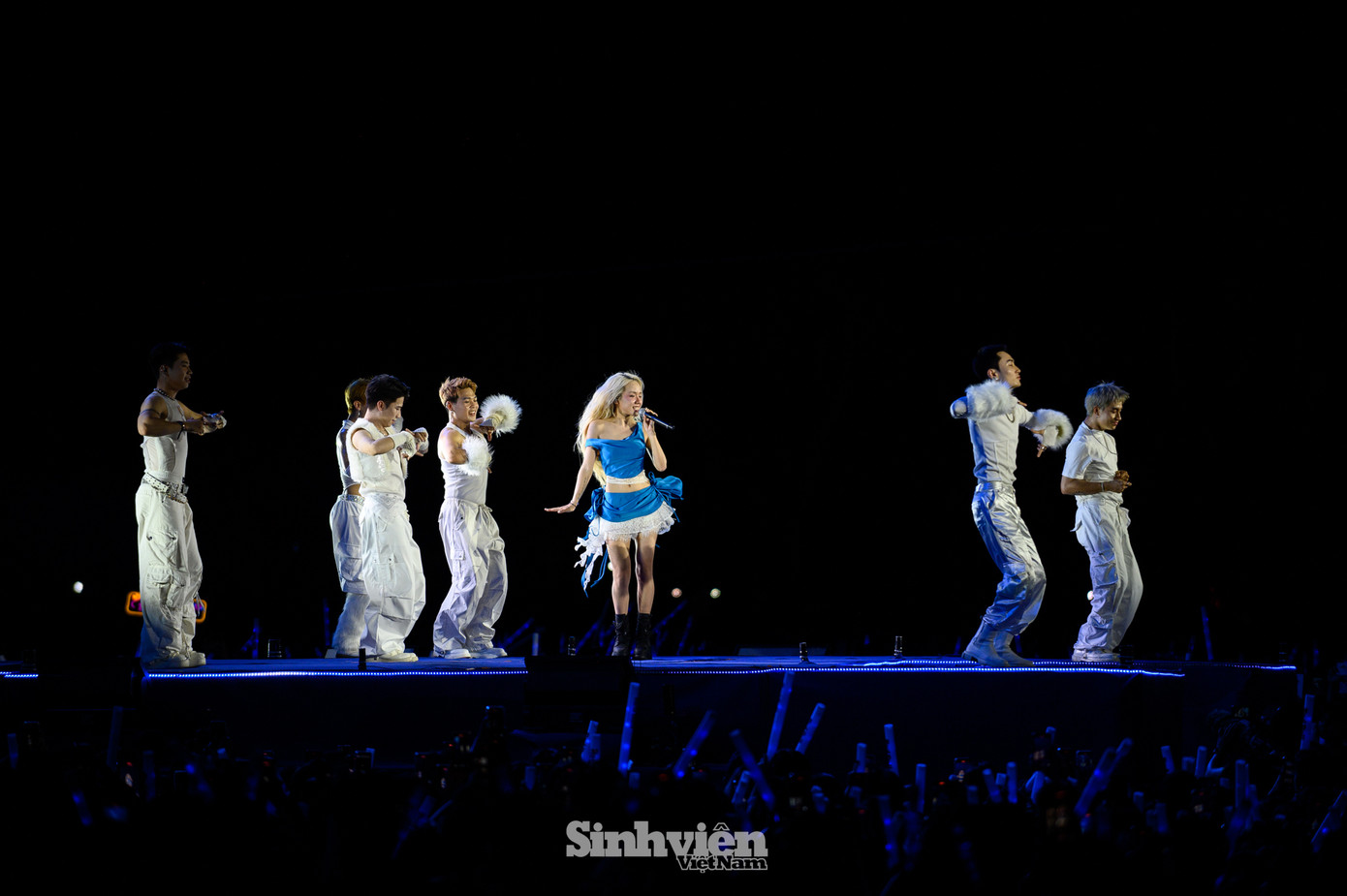 Phương Ly mang tới Húc Fest những giai điệu ngọt ngào, &quot;nhí nhảnh&quot; kết hợp vũ đạo xuất sắc.