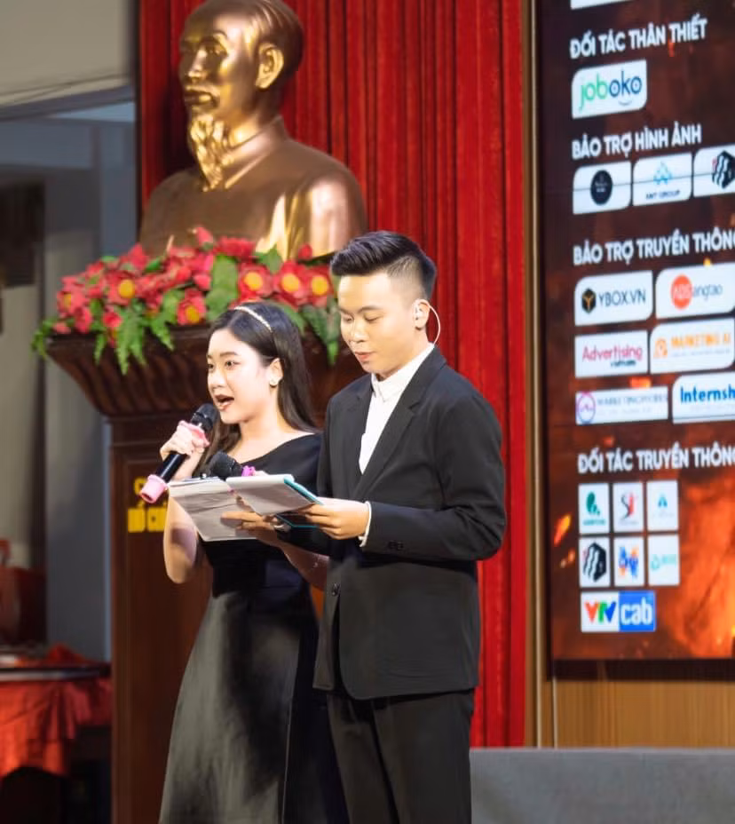 Phương Anh PA bắt đầu từ những cuộc thi của các trường Đại học…