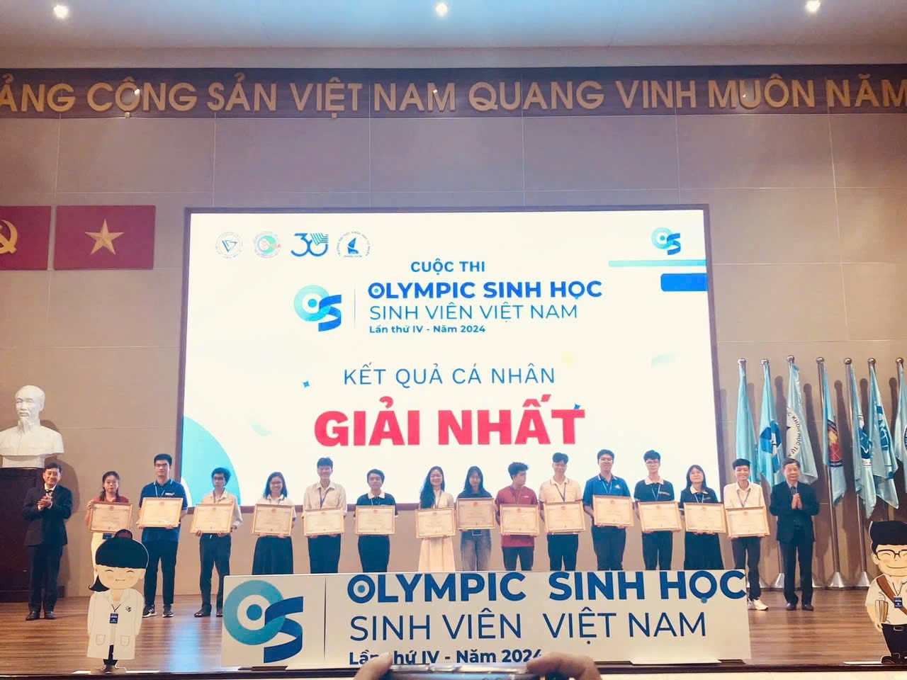 Lê Hoàng Nhật Minh, sinh viên ngành Công nghệ sinh học – Phát triển thuốc (đơn bằng), đã vinh dự đạt giải Nhất.