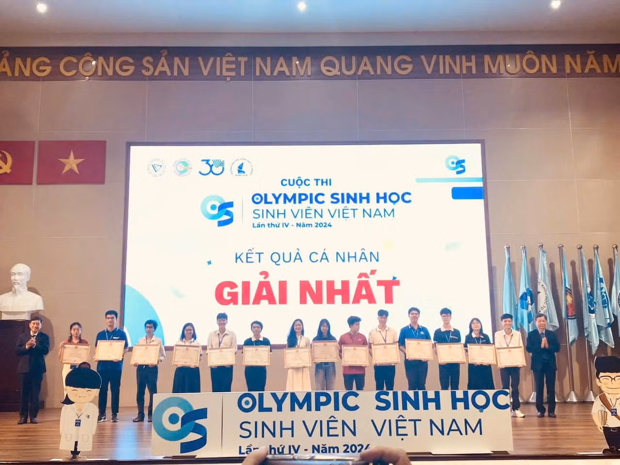 Lê Hoàng Nhật Minh, sinh viên ngành Công nghệ sinh học – Phát triển thuốc (đơn bằng), đã vinh dự đạt giải Nhất. Lê Hoàng Nhật Minh, sinh viên ngành Công nghệ sinh học – Phát triển thuốc (đơn bằng), đã vinh dự đạt giải Nhất.