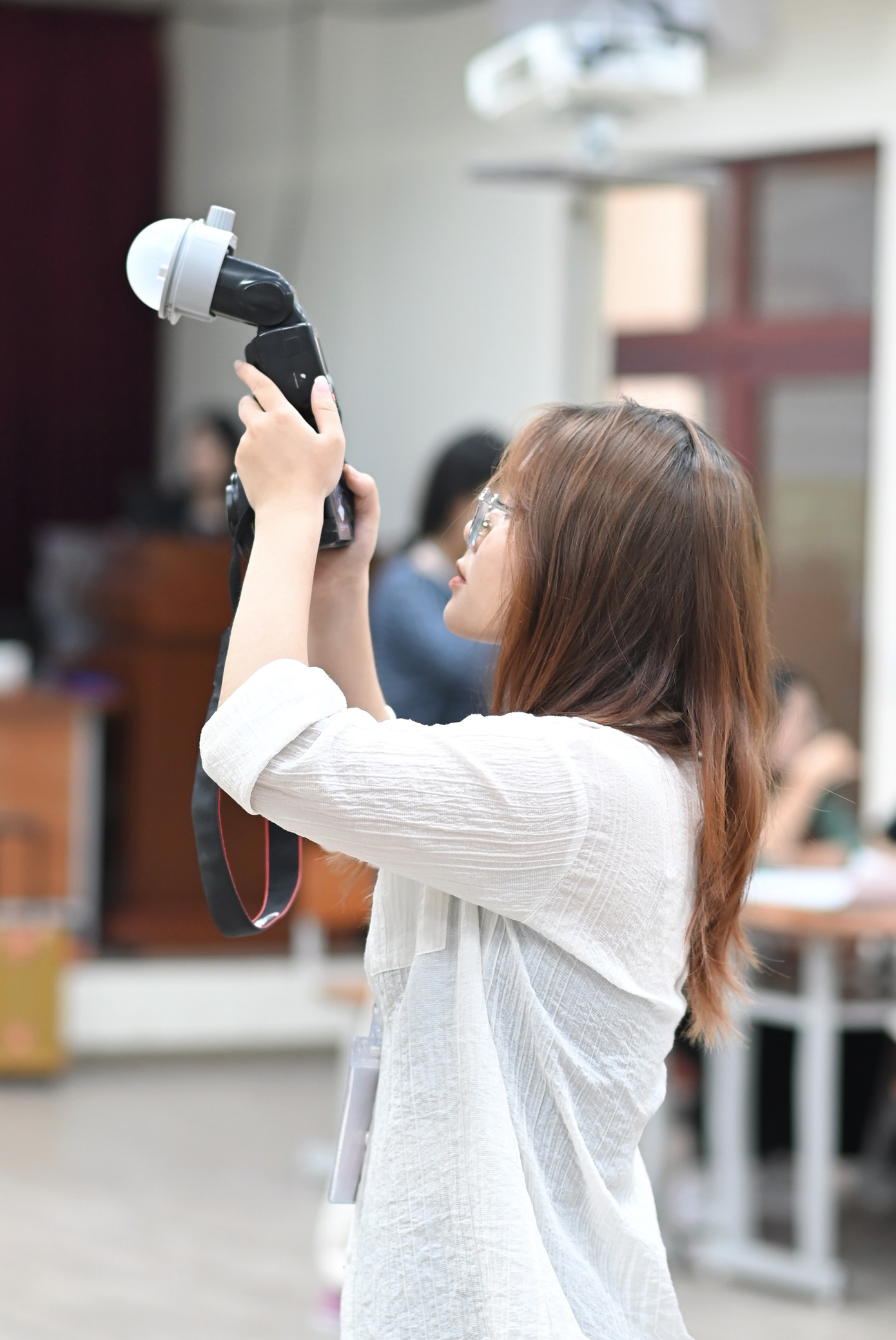 Nữ sinh hóa tay máy “cừ khôi” tại các sự kiện lớn, nhỏ trường Báo.