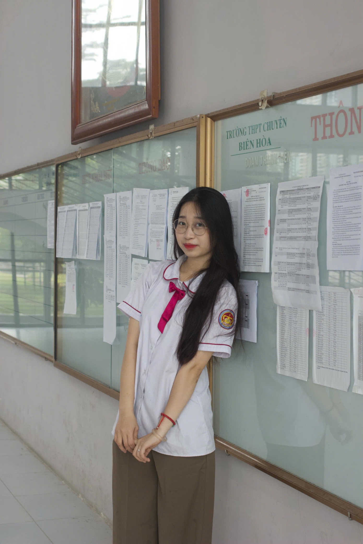 Thùy Linh là cựu học sinh lớp chuyên Lịch sử của Trường THPT Chuyên Biên Hòa với 12 năm liền đạt danh hiệu Học sinh Giỏi. Thùy Linh là cựu học sinh lớp chuyên Lịch sử của Trường THPT Chuyên Biên Hòa với 12 năm liền đạt danh hiệu Học sinh Giỏi.