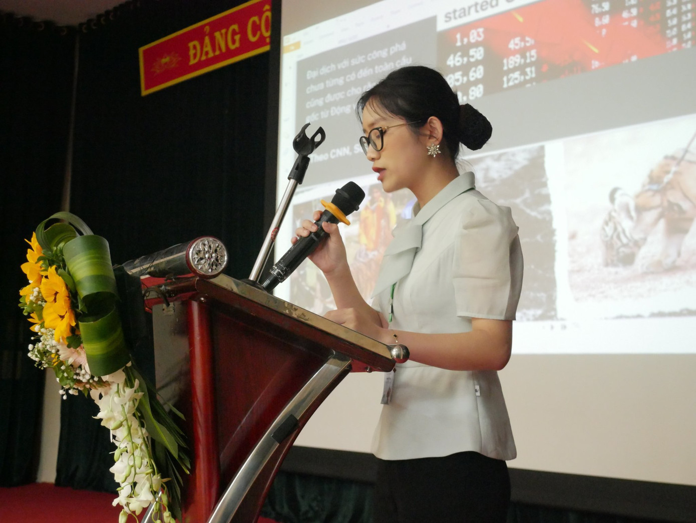 Thu Thảo thuyết trình bài Nghiên cứu khoa học tại Thung Nham, tỉnh Ninh Bình. Thu Thảo thuyết trình bài Nghiên cứu khoa học tại Thung Nham, tỉnh Ninh Bình.