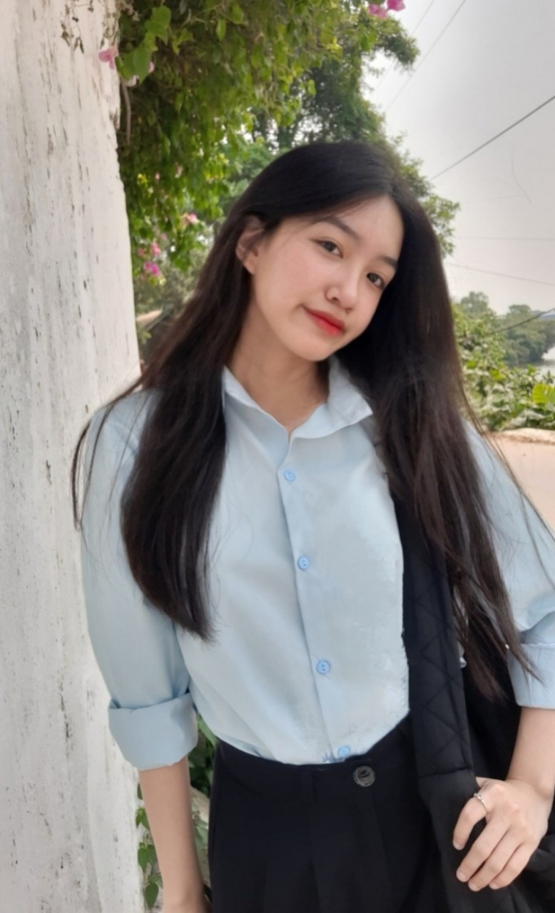 Nguyễn Phương Mai, sinh năm 2003, đang là sinh viên năm ba ngành Báo chí, trường Đại học Vinh.