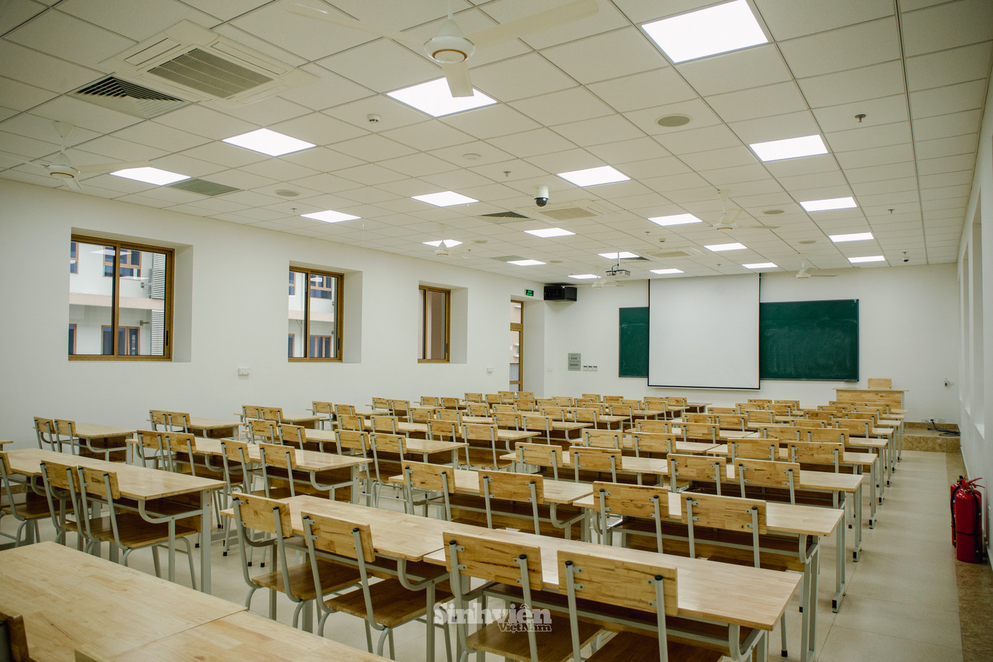 Phòng học tại AOF. Phòng học tại AOF.