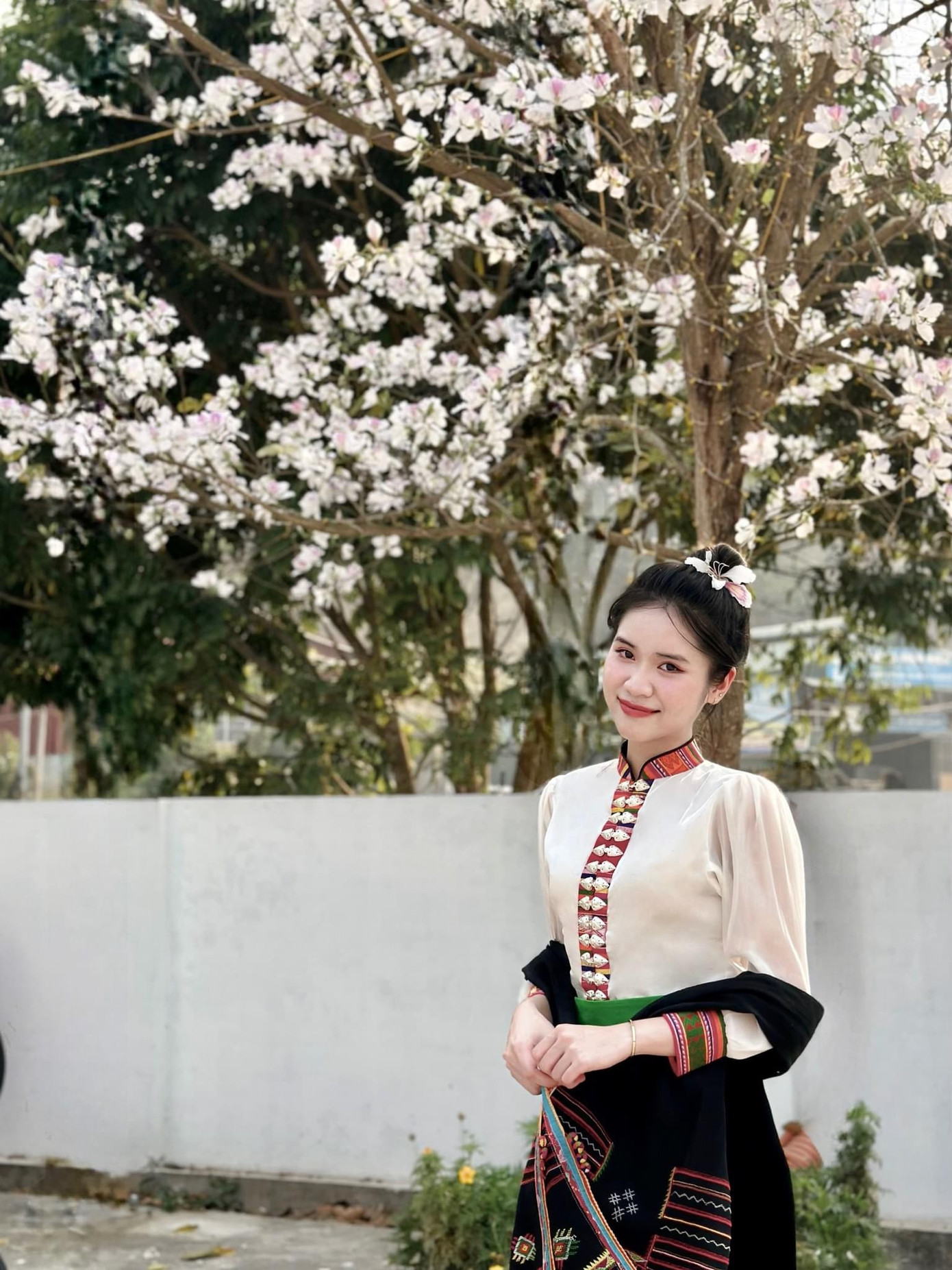 Thu Hường thường tham gia các chương trình văn nghệ kỷ niệm chiến thắng Điện Biên Phủ. Thu Hường thường tham gia các chương trình văn nghệ kỷ niệm chiến thắng Điện Biên Phủ.