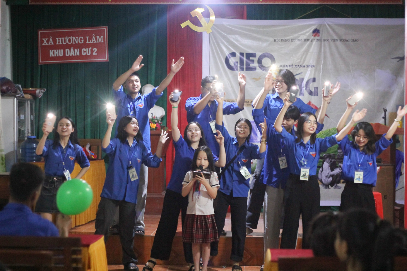 Tổ chức buổi sinh hoạt hè giúp các thành viên gắn kết hơn với người dân, các em nhỏ tại địa bàn thôn, xã. Tổ chức buổi sinh hoạt hè giúp các thành viên gắn kết hơn với người dân, các em nhỏ tại địa bàn thôn, xã.