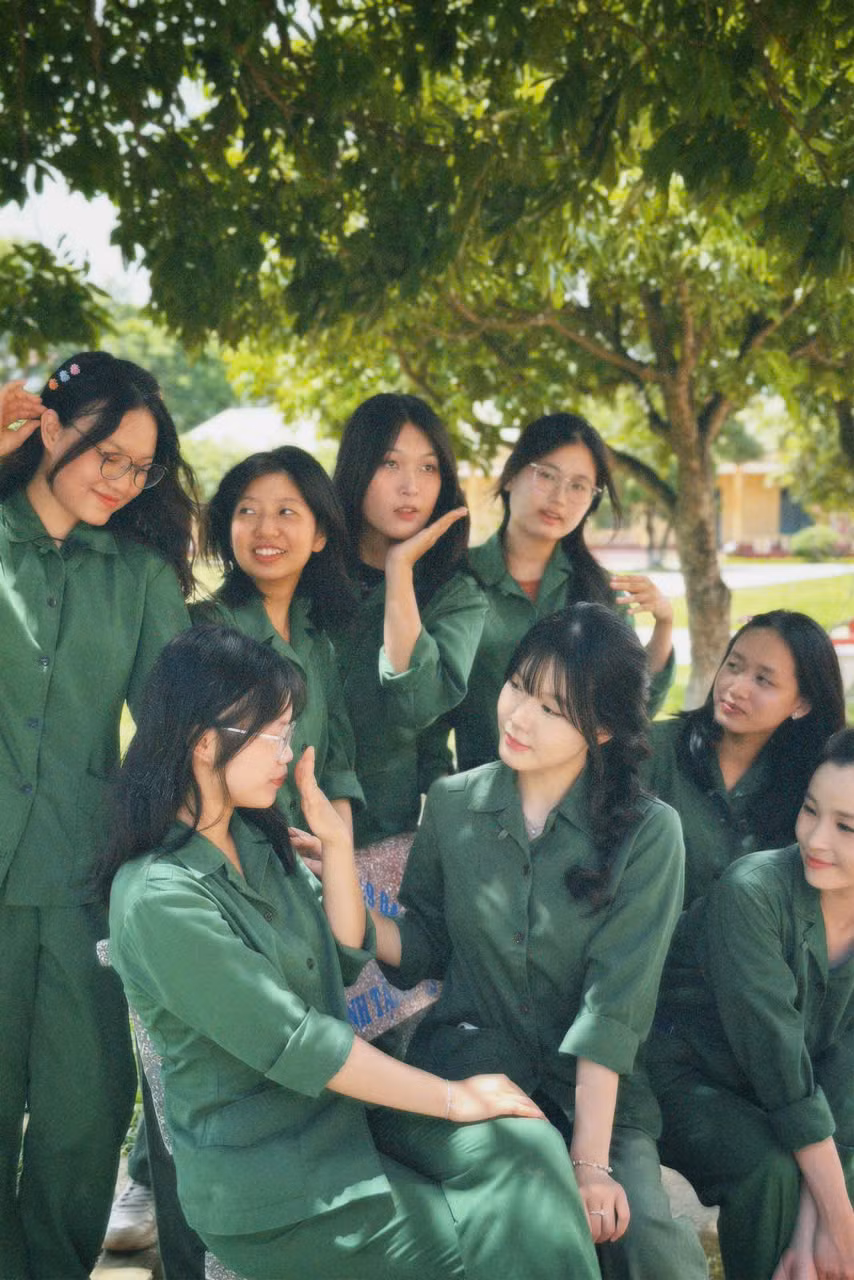 Nữ sinh gửi lời cảm ơn sâu sắc nhất đến những người bạn cùng phòng trong khu quân sự bởi cô được là chính mình, được lắng nghe.