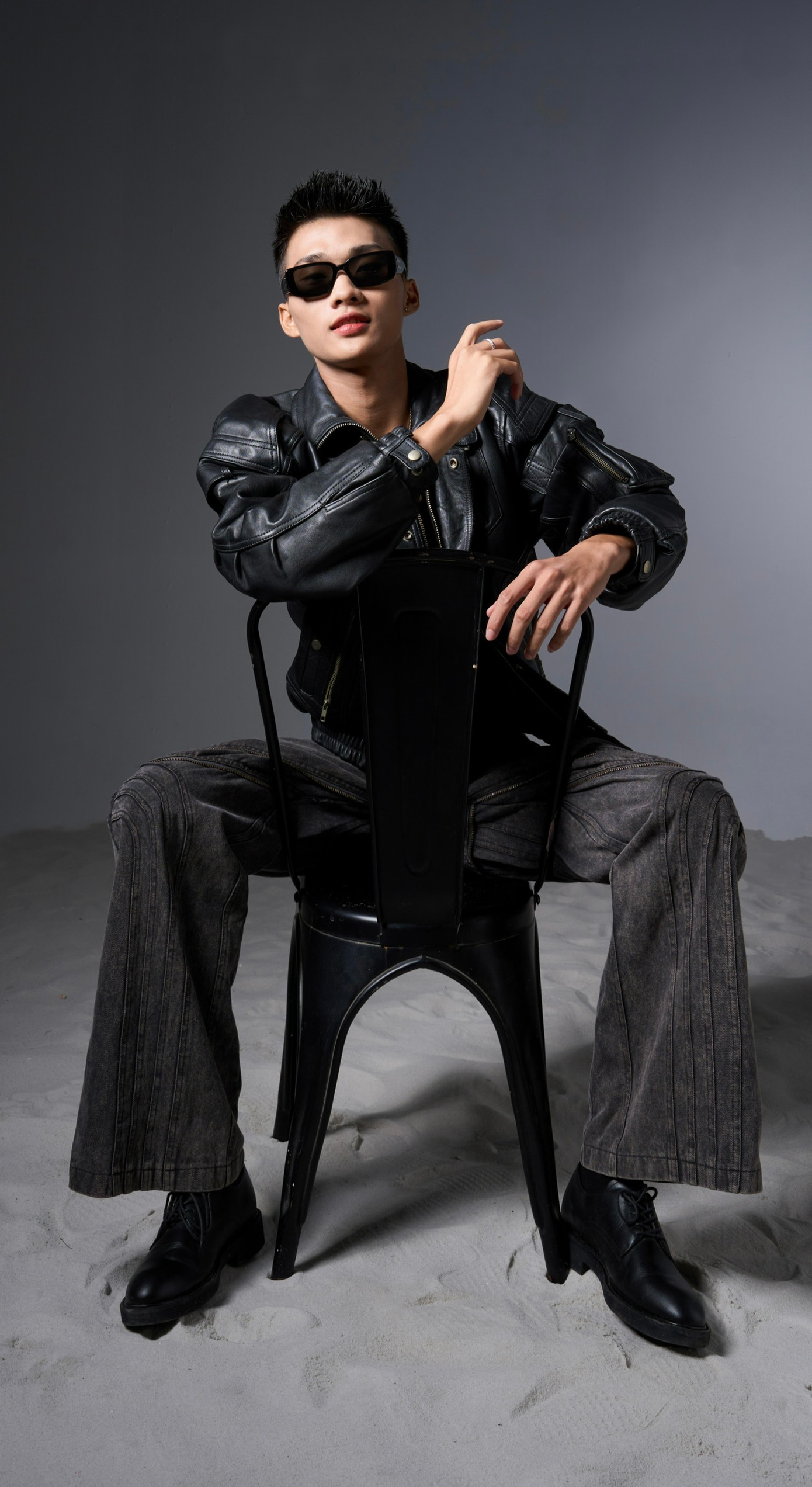 Không chỉ hoạt động trong lĩnh vực diễn xuất, Minh Sơn còn thử sức với vai trò mẫu ảnh.