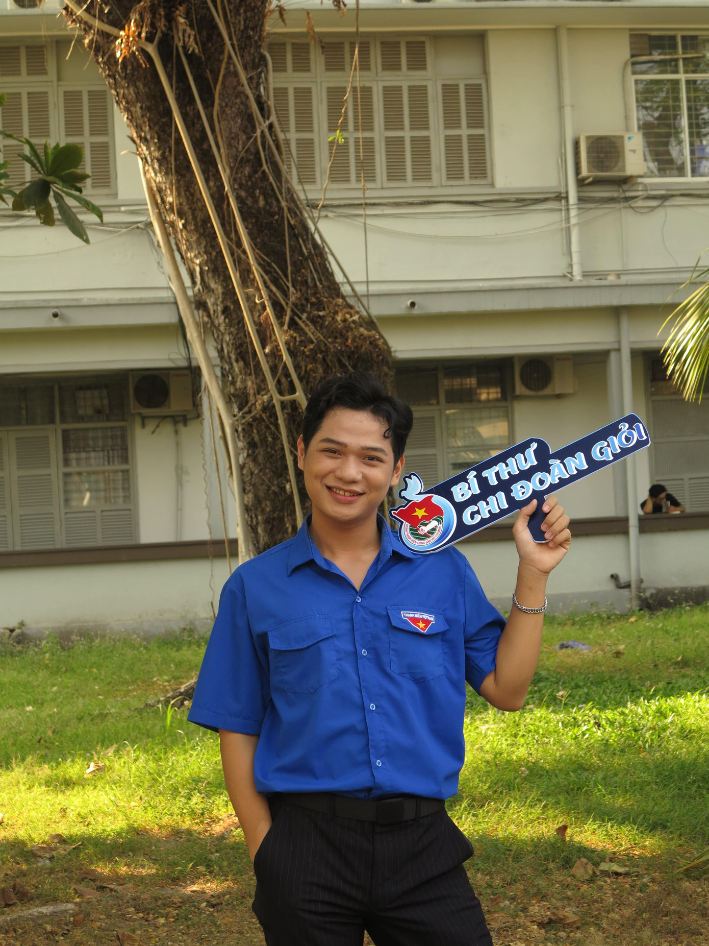 Tấn Sĩ là Ủy viên Ban Thư ký Hội Sinh viên trường.