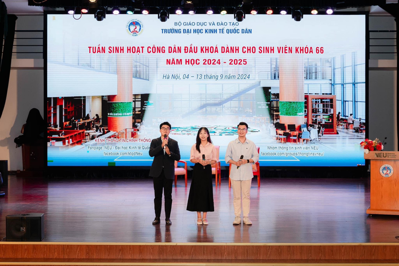 Ngọc Hoài tại buổi sinh hoạt công dân đầu khóa trường Đại học Kinh tế Quốc dân. Ngọc Hoài tại buổi sinh hoạt công dân đầu khóa trường Đại học Kinh tế Quốc dân.