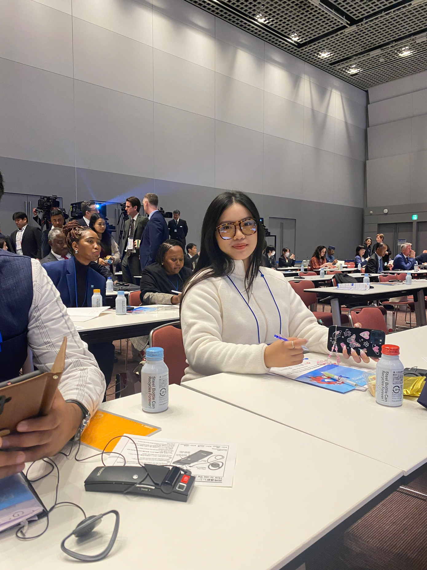 Thục Huyền trong Hội thảo tại Osaka, Nhật Bản. Thục Huyền trong Hội thảo tại Osaka, Nhật Bản.