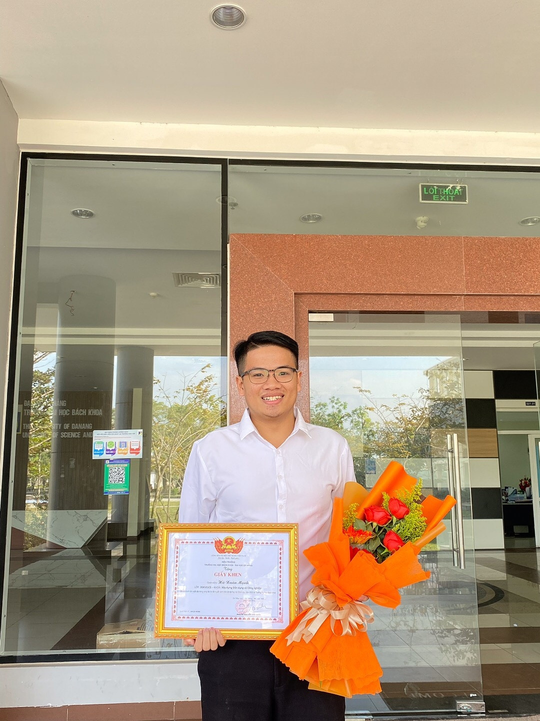 Hà Xuân Mạnh hiện là sinh viên năm 4, chuyên ngành Xây dựng Dân dụng và Công nghiệp tại trường Đại học Bách khoa - Đại học Đà Nẵng. Hà Xuân Mạnh hiện là sinh viên năm 4, chuyên ngành Xây dựng Dân dụng và Công nghiệp tại trường Đại học Bách khoa - Đại học Đà Nẵng.