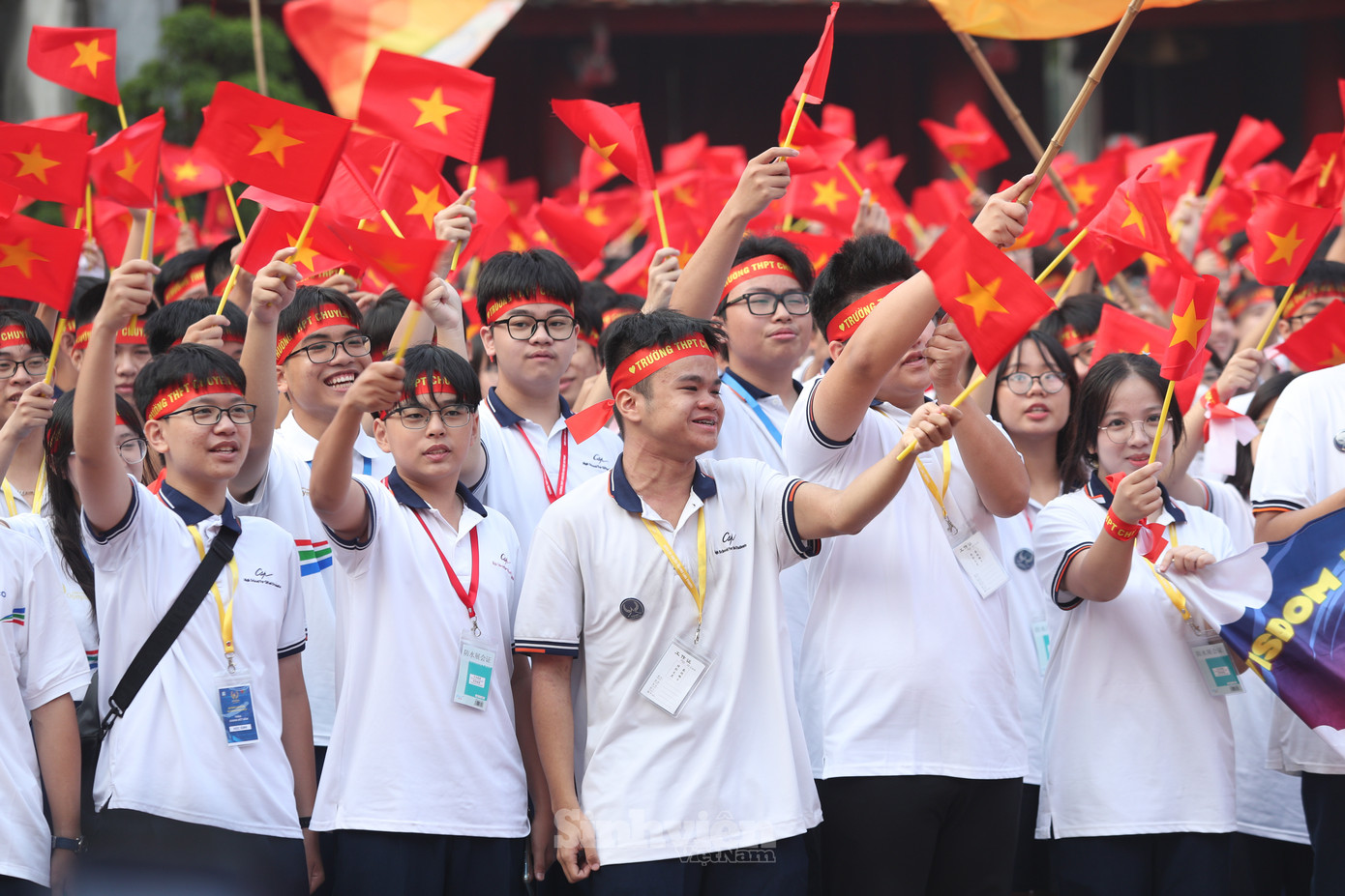 Hàng trăm cổ động viên cùng chung một niềm tin: Nguyên Phú - người luôn đứng thứ nhất sẽ tiếp tục giành được ngôi vị quán quân Đường lên đỉnh Olympia năm nay.
