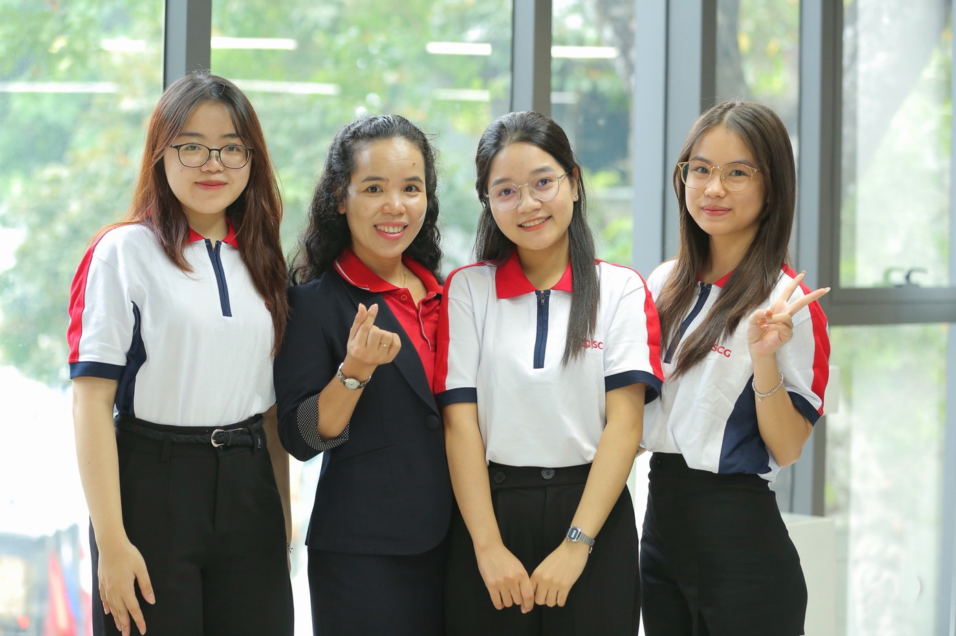 Mỗi cơ hội giao lưu kết nối lại tạo điều kiện cho Thương Huyền phát triển và thay đổi bản thân tích cực hơn. Mỗi cơ hội giao lưu kết nối lại tạo điều kiện cho Thương Huyền phát triển và thay đổi bản thân tích cực hơn.