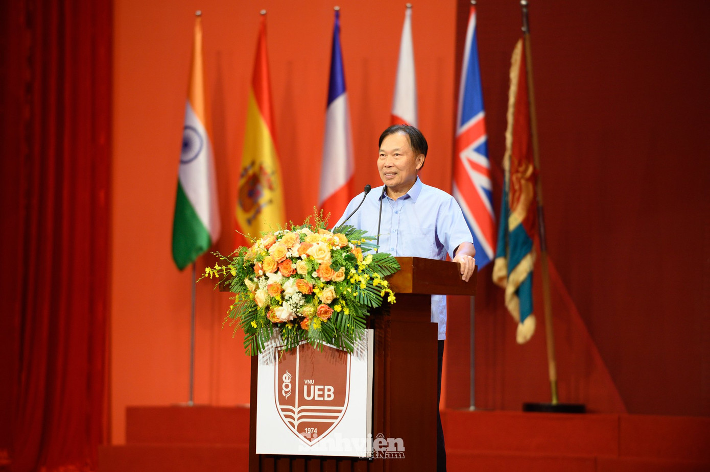 TS Lê Tự Minh, Chủ tịch HĐQT Công ty Cổ phần đầu tư IMG, Thành viên Hội đồng Trường Đại học Kinh tế - ĐHQGHN, Chủ tịch Hội Cựu SV dành nhiều lời khuyên cho các sinh viên, học viên của nhà trường.