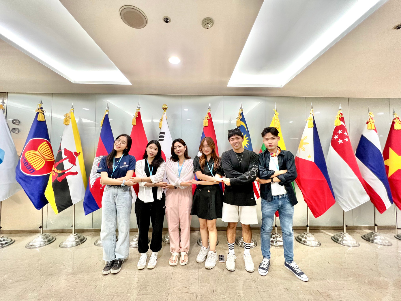 Bình Nhi và các bạn tại ASEAN - Korea Center.