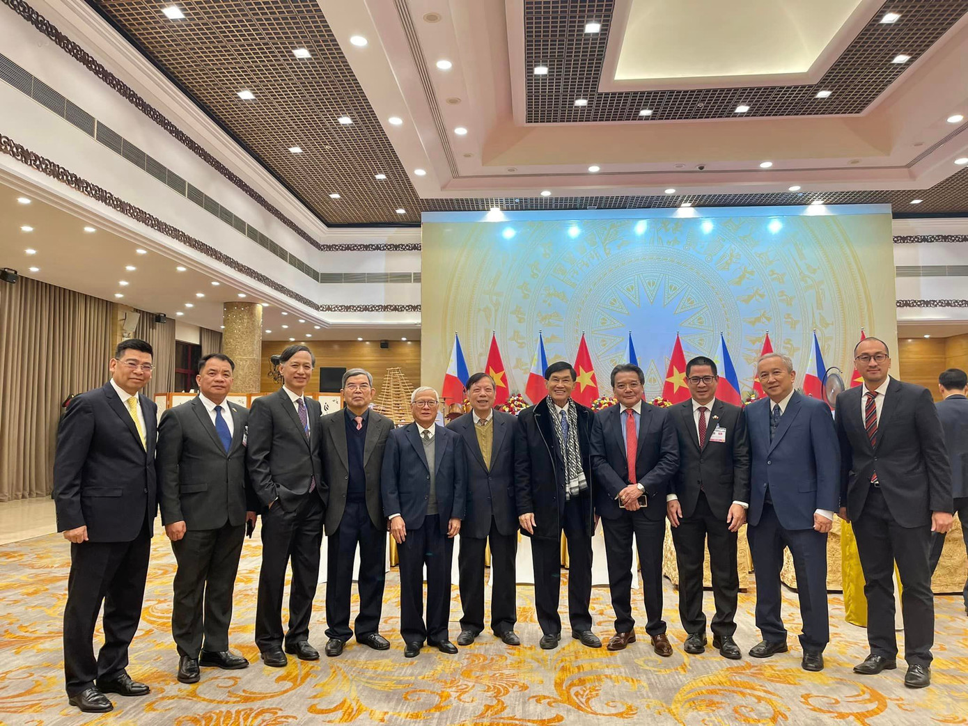 Đại sứ Nguyễn Thạc Dĩnh được mời dự Quốc yến do Chủ tịch nước ta chiêu đãi Tổng thống Philippines thăm cấp Nhà nước tới Việt Nam.