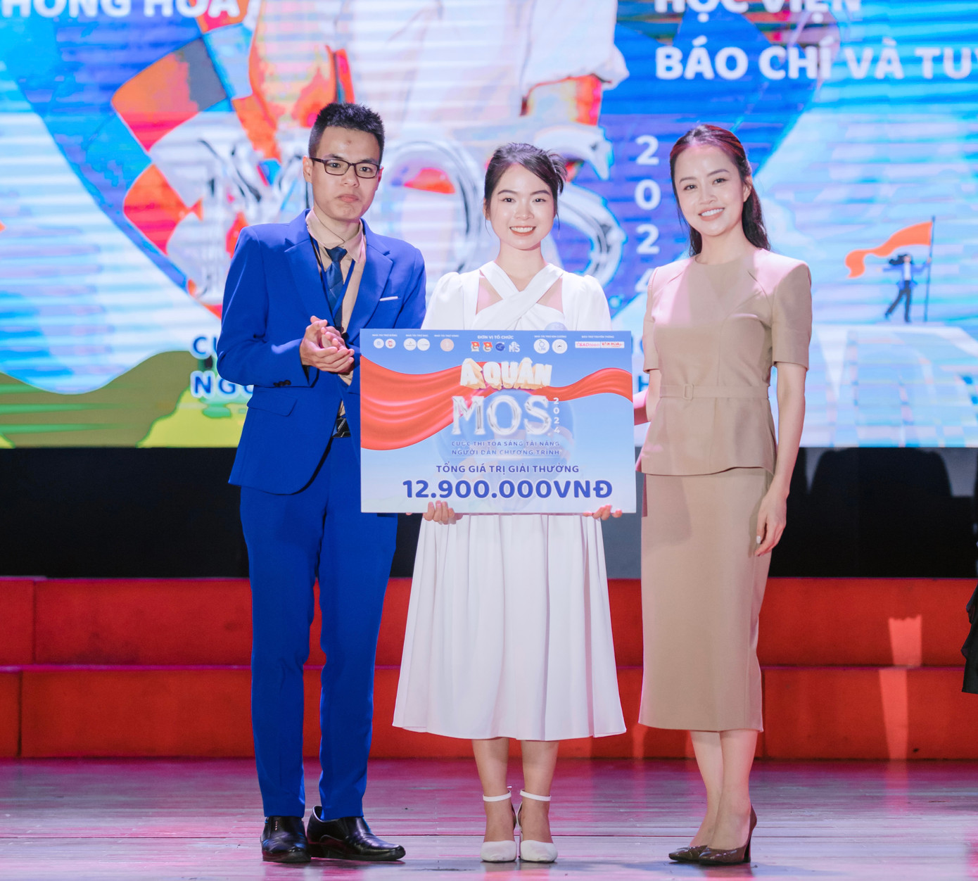 Hồng Hoa xuất sắc trở thành Á quân cuộc thi MOS 2024. Hồng Hoa xuất sắc trở thành Á quân cuộc thi MOS 2024.