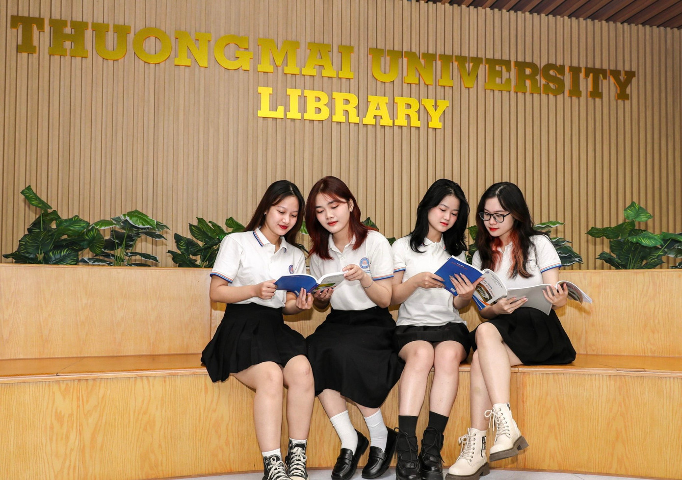 Với thiết kế thông minh và không gian làm việc linh hoạt, thư viện đã trở thành điểm đến yêu thích của sinh viên, nơi họ có thể thỏa sức sáng tạo và khám phá.