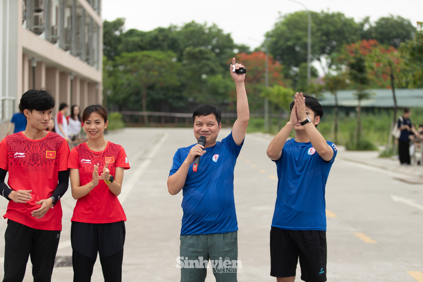 PGS.TS Nguyễn Mạnh Thiều - Phó Giám đốc Học viện Tài chính: "Học tập tấm gương Chủ tịch Hồ Chí Minh trong rèn luyện thể dục thể thao, học viện tăng cường tổ chức các giải thể thao phong trào nhằm nâng cao sức khỏe sinh viên, cán bộ, giảng viên giúp việc học tập, làm việc được năng suất và hiệu quả hơn."