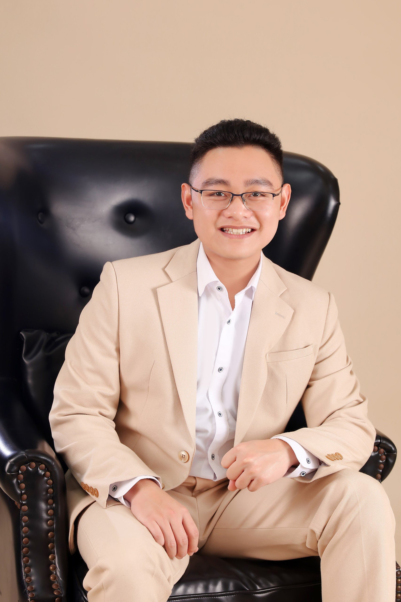 Trở thành một mảnh ghép của Red music Society là cách Khắc Minh xây dựng cộng đồng người trẻ yêu nhạc đỏ. Trở thành một mảnh ghép của Red music Society là cách Khắc Minh xây dựng cộng đồng người trẻ yêu nhạc đỏ.