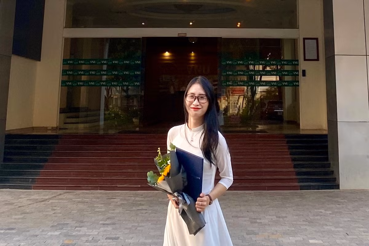 Ngoan trong một lần nhận học bổng khi là sinh viên.