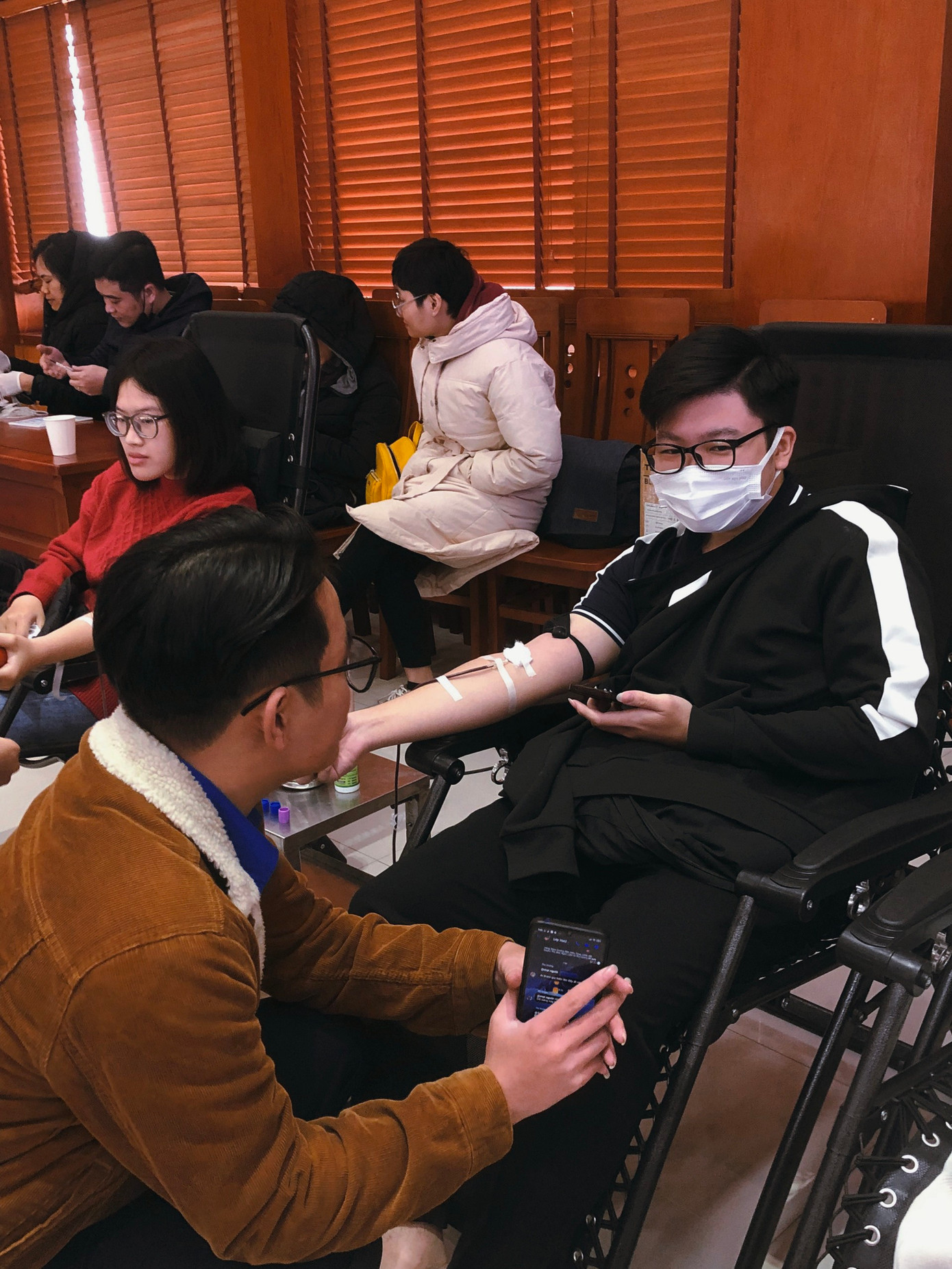 Huy tích cực tham gia hiến máu nhân đạo. Huy tích cực tham gia hiến máu nhân đạo.