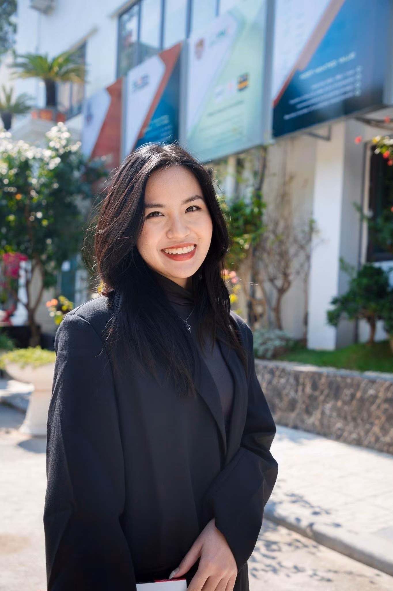 Theo chia sẻ của Nhật Linh, sự tự tin, khả năng ngoại ngữ và sự đồng hành của thầy cô chính là lợi thế lớn của các bạn sinh viên UEB – Troy.
