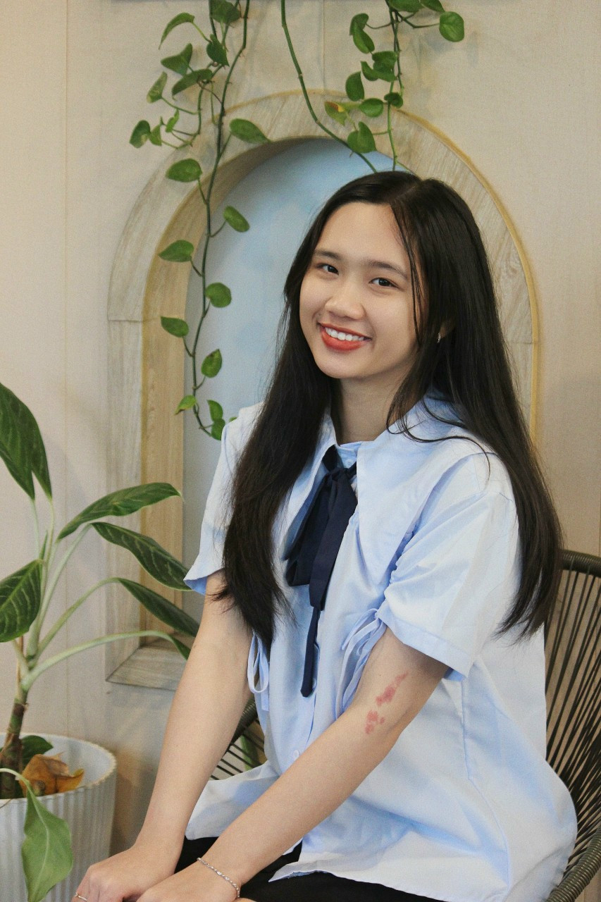 Nguyễn Lê Mỹ Hiền (sinh năm 2003) hiện đang là sinh viên Luật, chuyên ngành Kiểm sát, trường Đại học Kiểm sát Hà Nội.